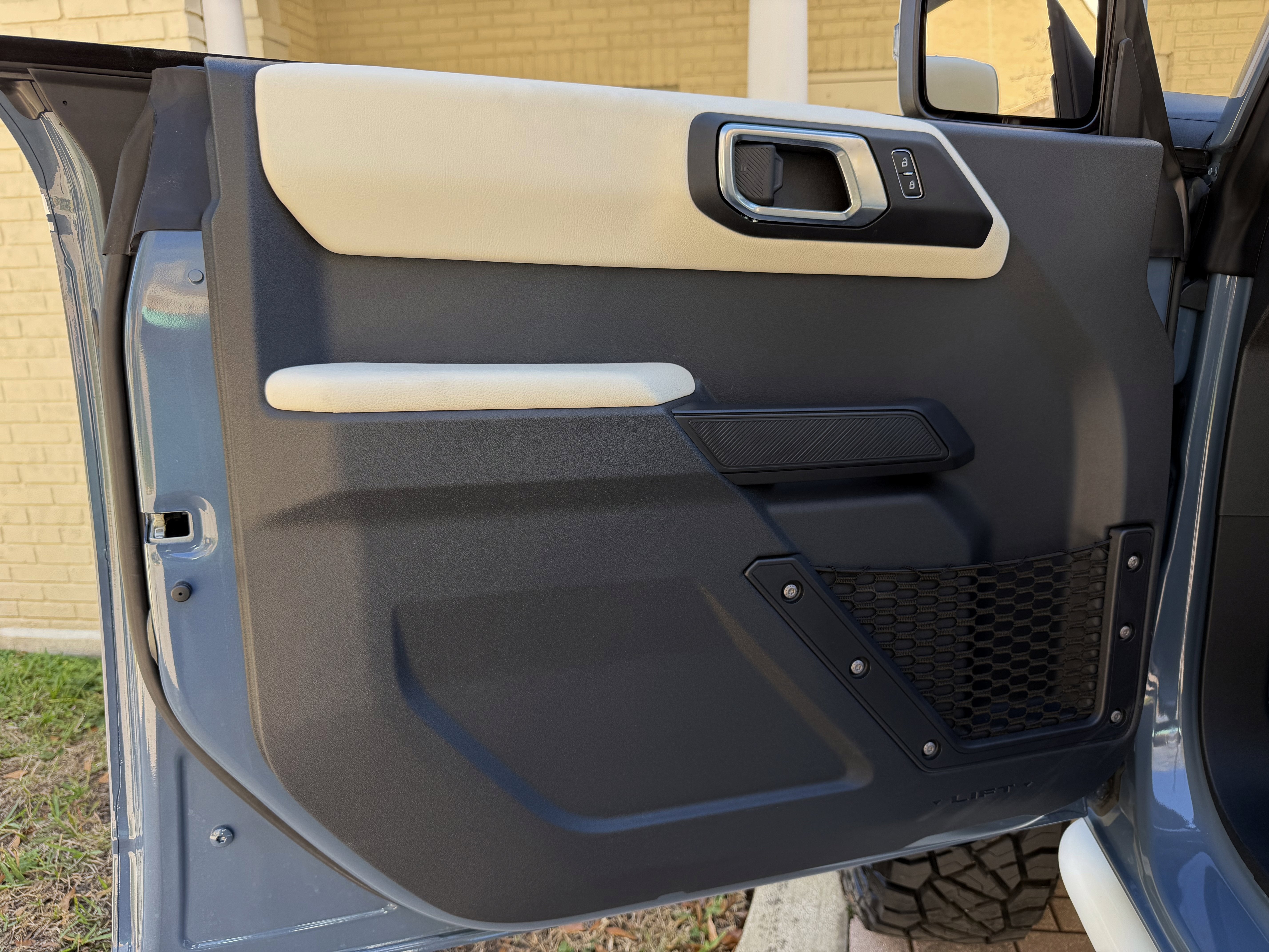 2025 Ford Bronco V6 Luxury Package Retro Hard Top Custom Lifted Vintage