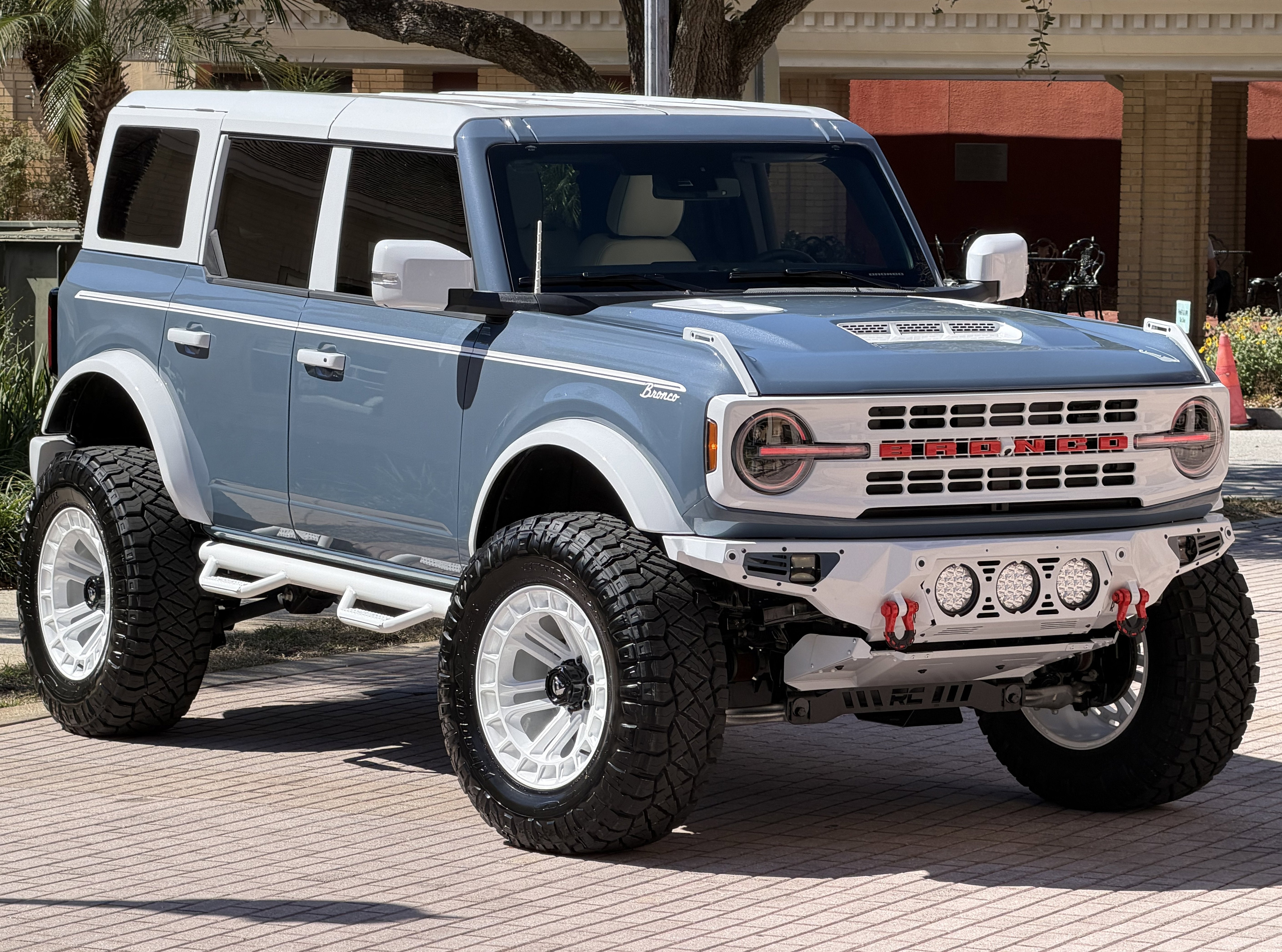 2025 Ford Bronco V6 Luxury Package Retro Hard Top Custom Lifted Vintage