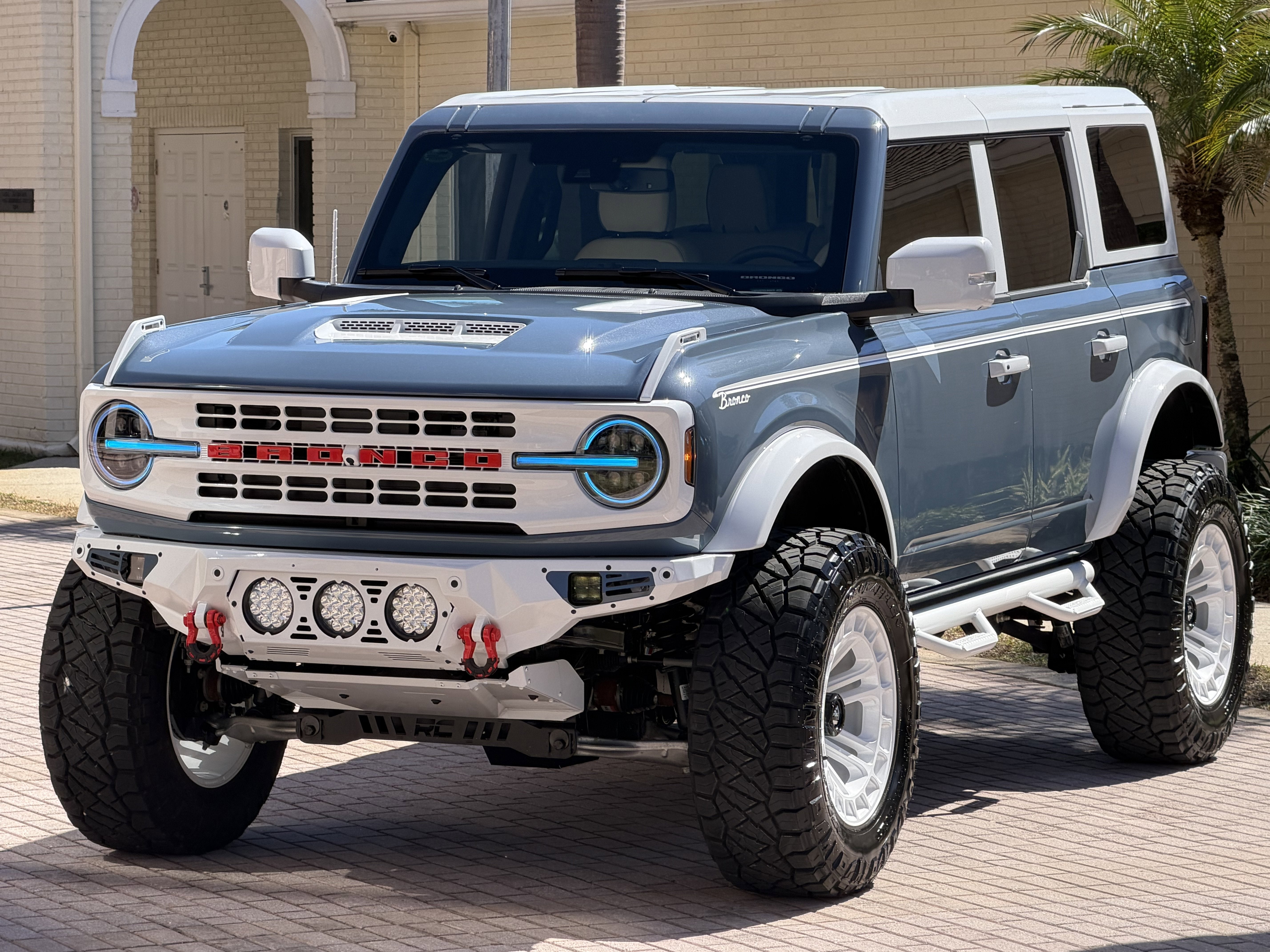 2025 Ford Bronco V6 Luxury Package Retro Hard Top Custom Lifted Vintage