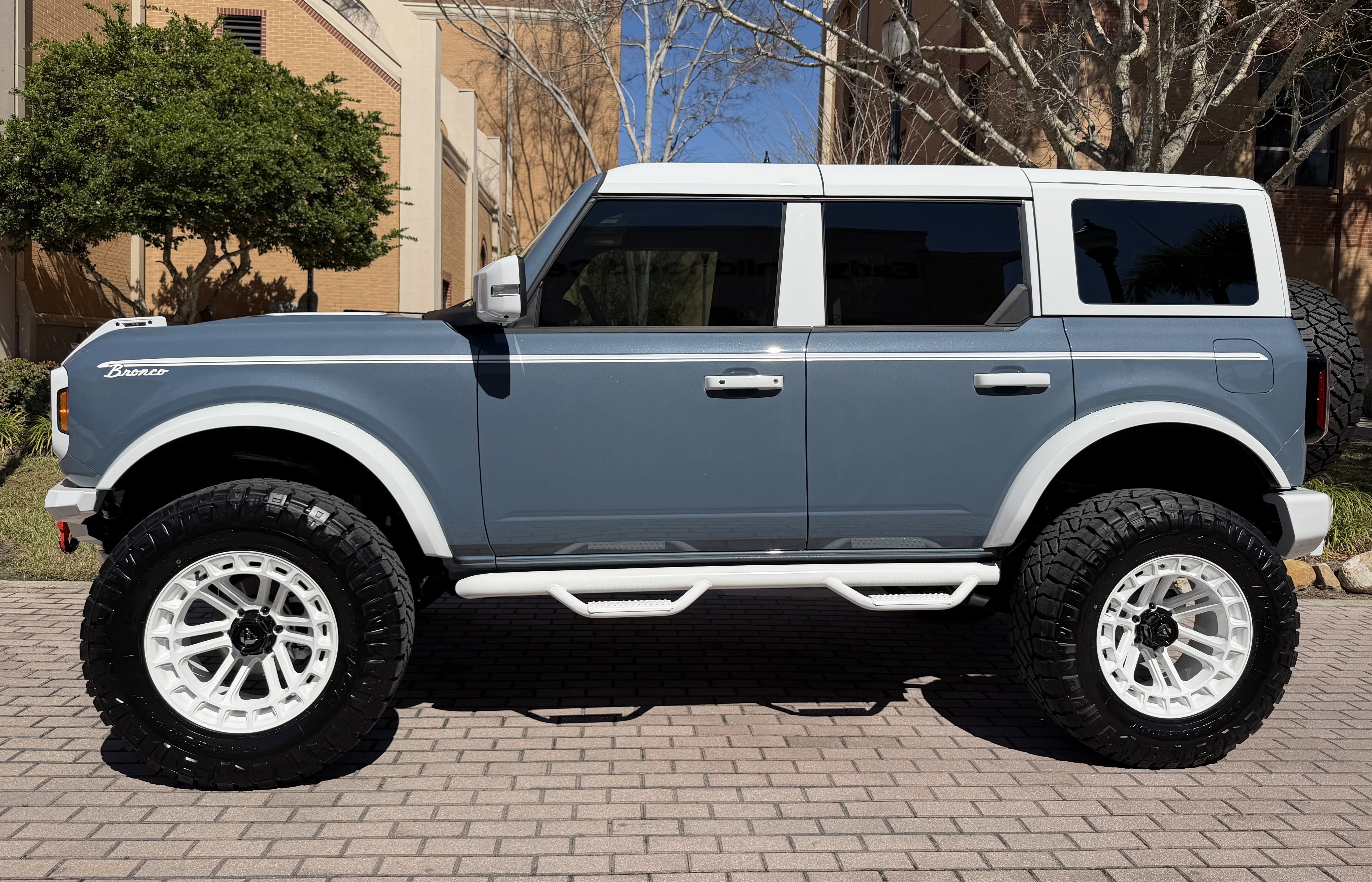2025 Ford Bronco V6 Luxury Package Retro Hard Top Custom Lifted Vintage