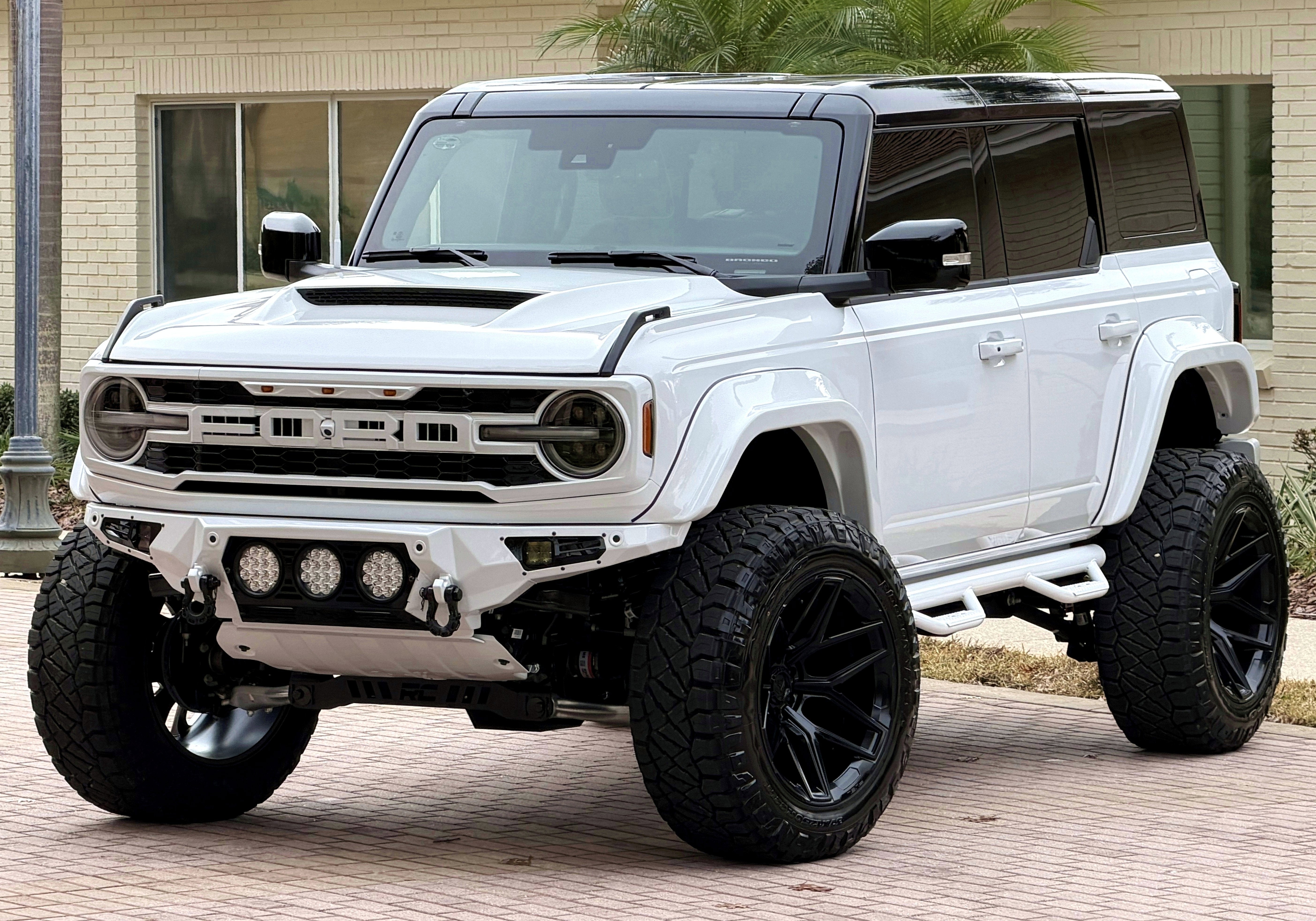 2026 Ford Bronco Outer Banks V6 Black Appearance Package Luxury Packag Outer Banks