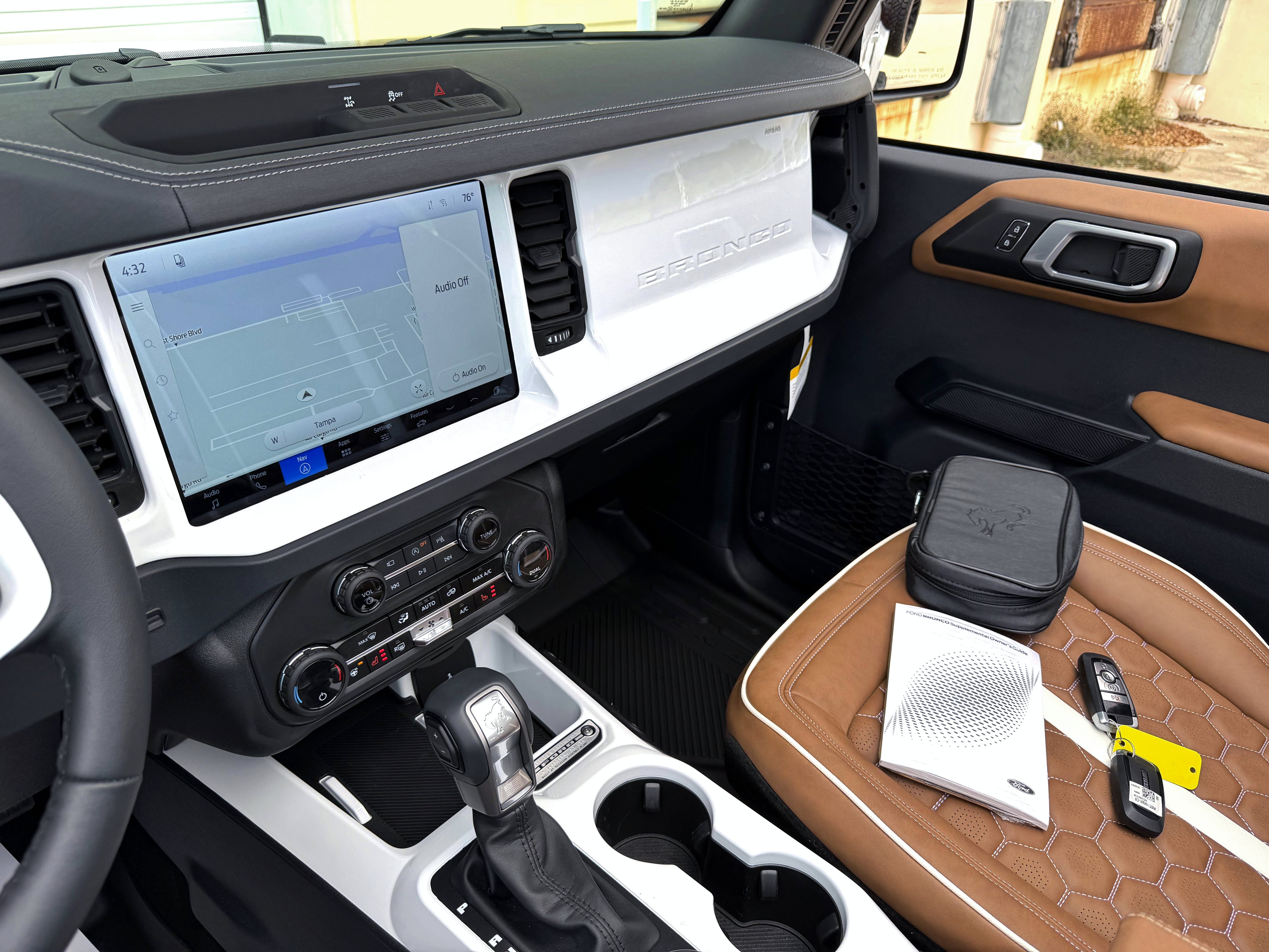 2026 Ford Bronco Outer Banks V6 Black Appearance Package Luxury Packag Outer Banks