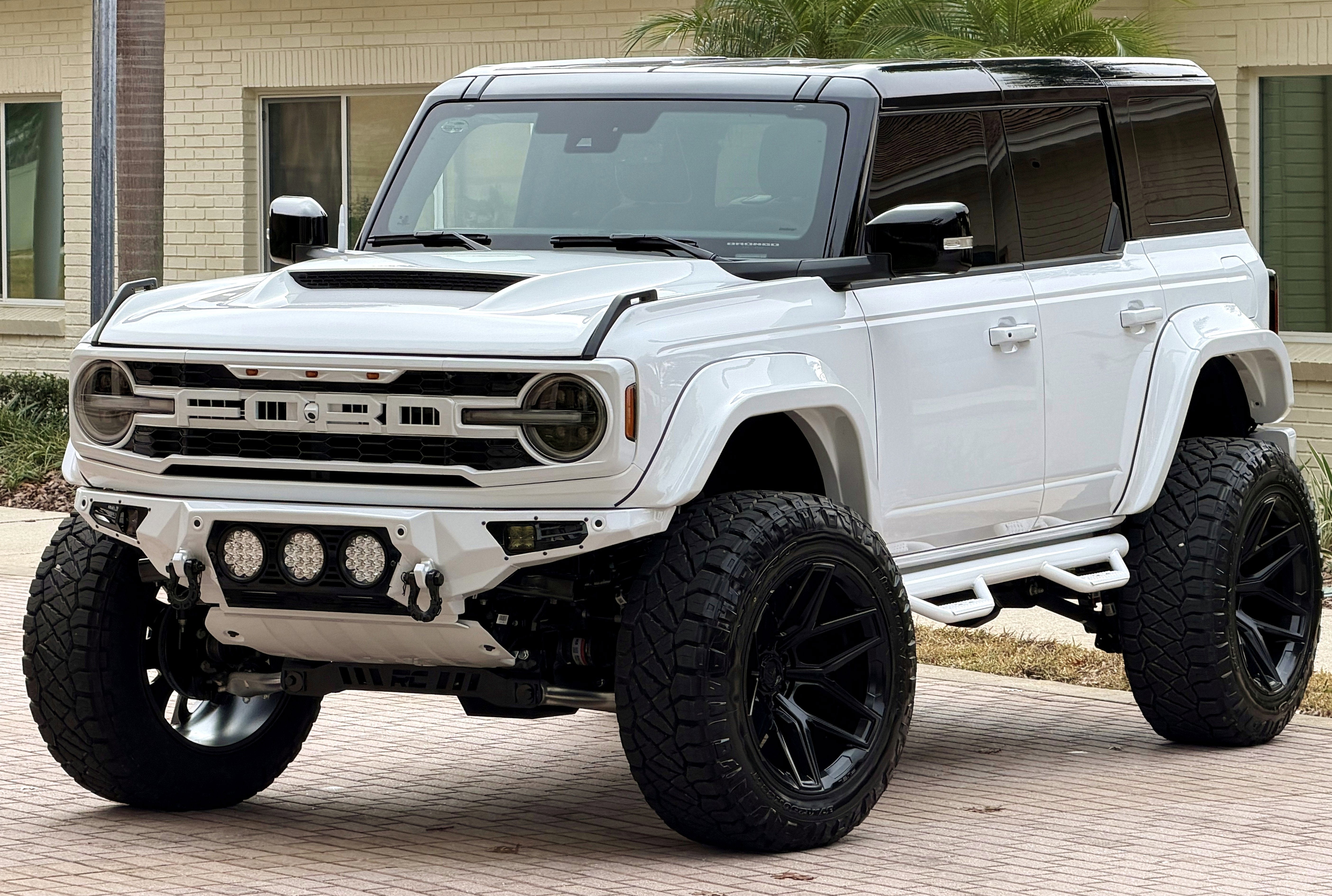 2026 Ford Bronco Outer Banks V6 Black Appearance Package Luxury Packag Outer Banks