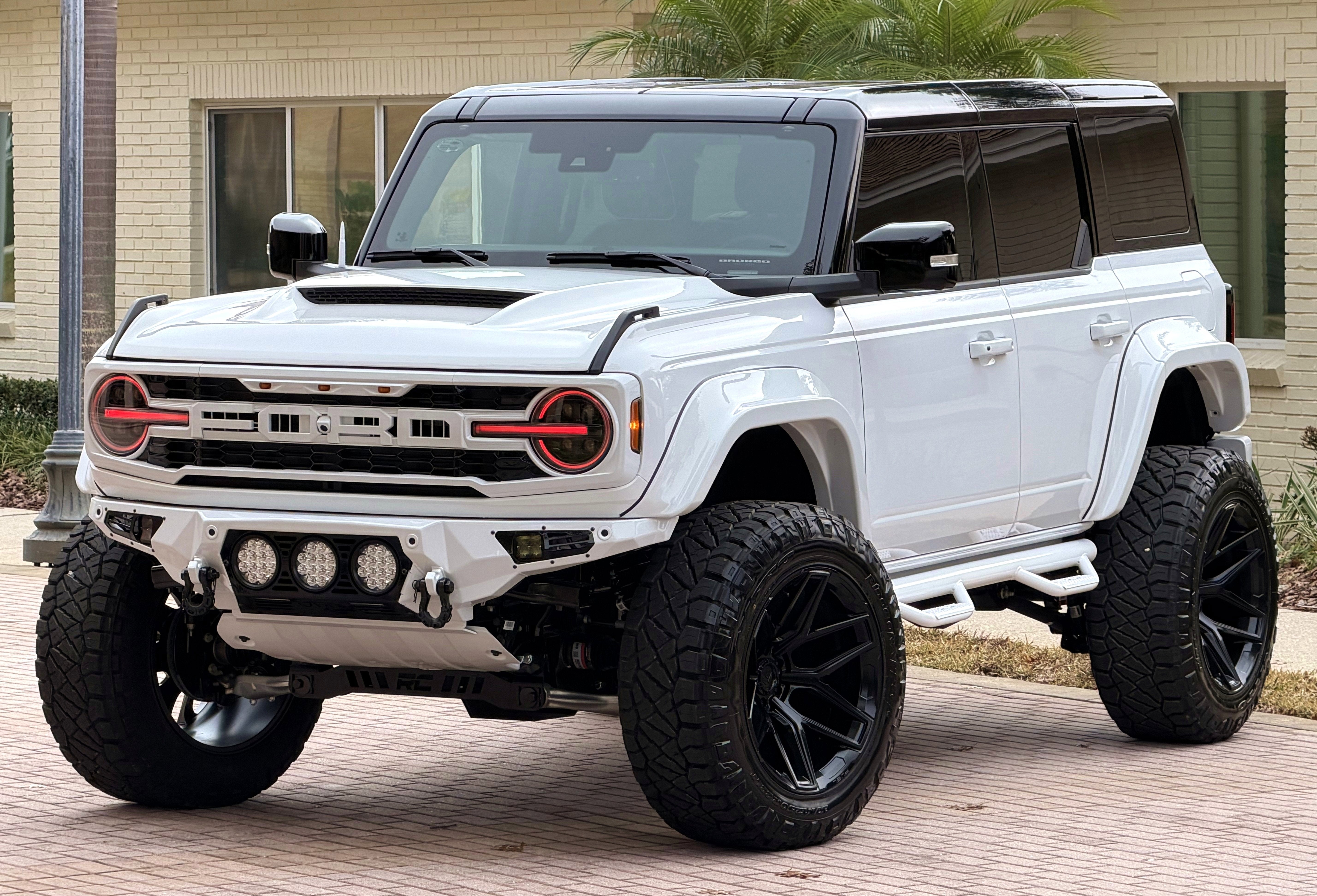 2026 Ford Bronco Outer Banks V6 Black Appearance Package Luxury Packag Outer Banks