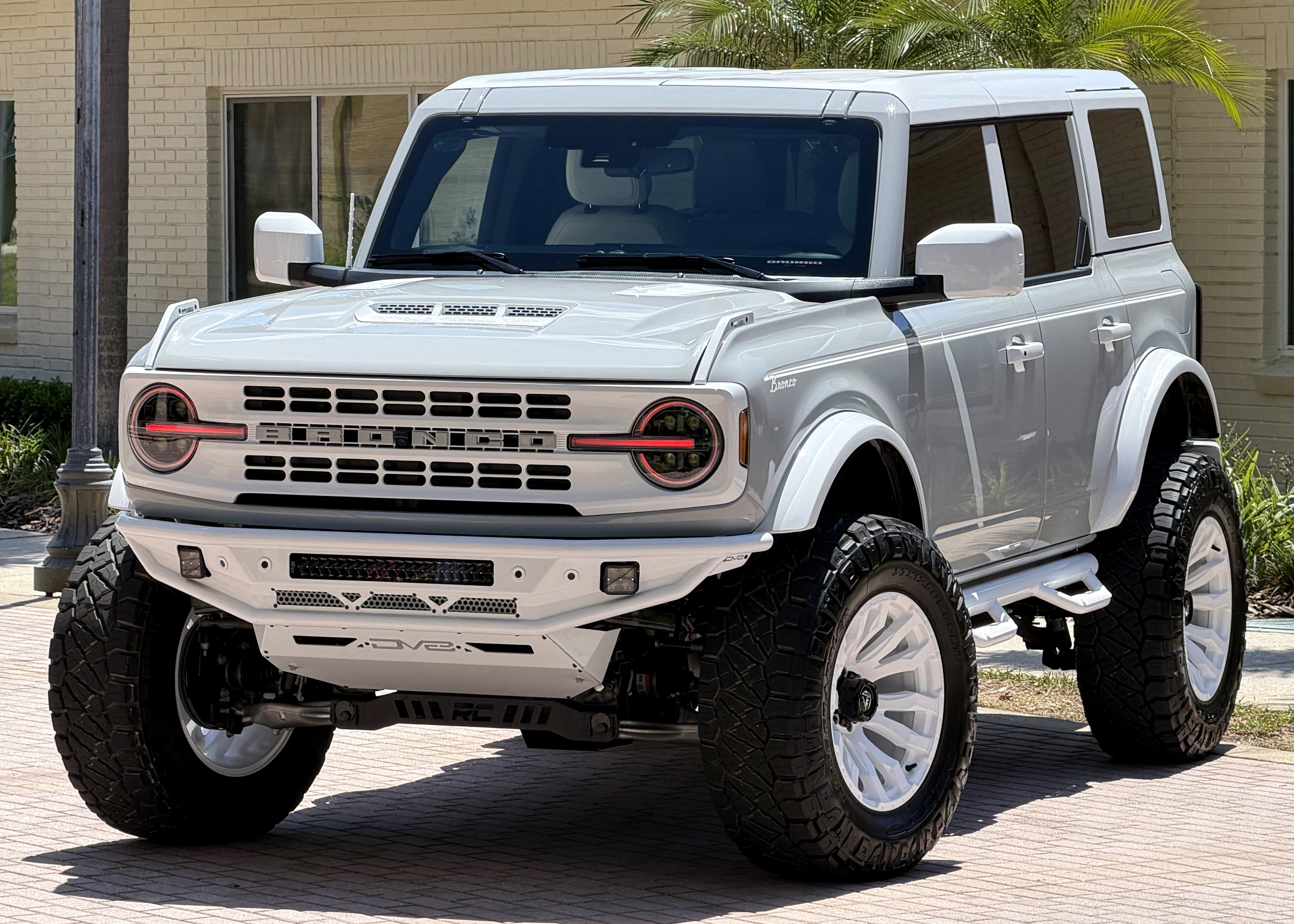 2026 Ford Bronco V6 Retro Outer Banks Luxury Pkg Custom Lifted