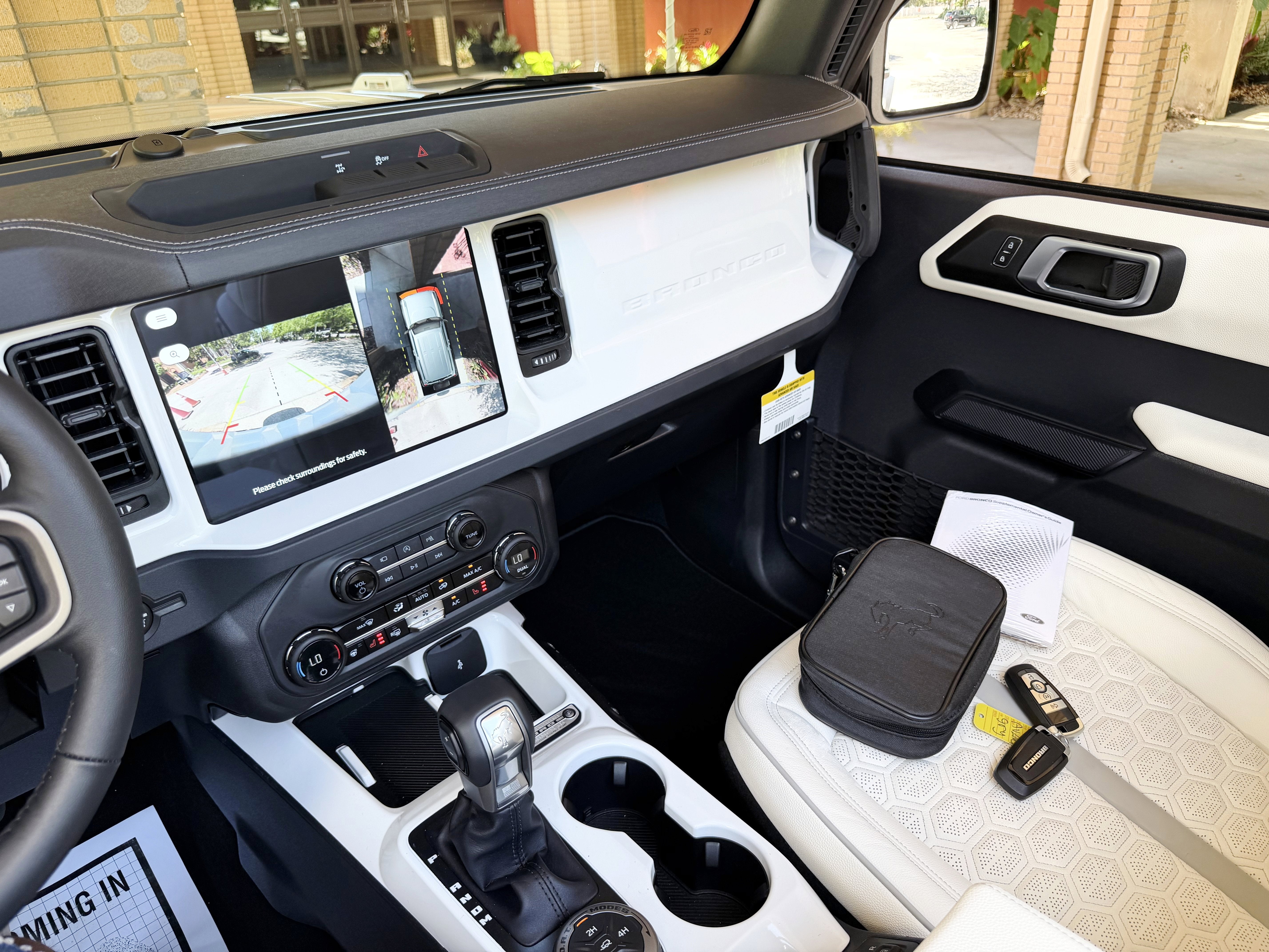 2026 Ford Bronco V6 Retro Outer Banks Luxury Pkg Custom Lifted