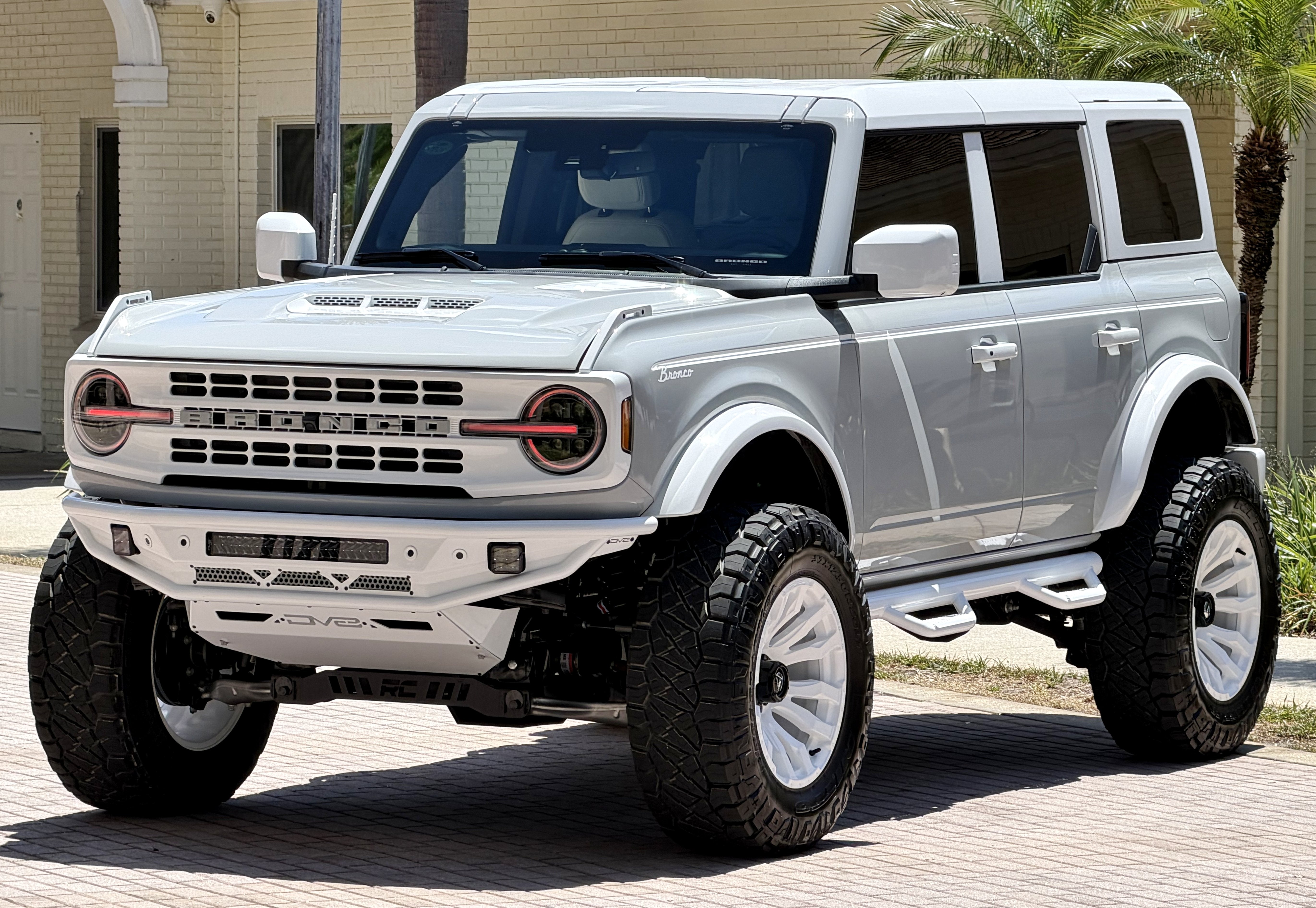 2026 Ford Bronco V6 Retro Outer Banks Luxury Pkg Custom Lifted