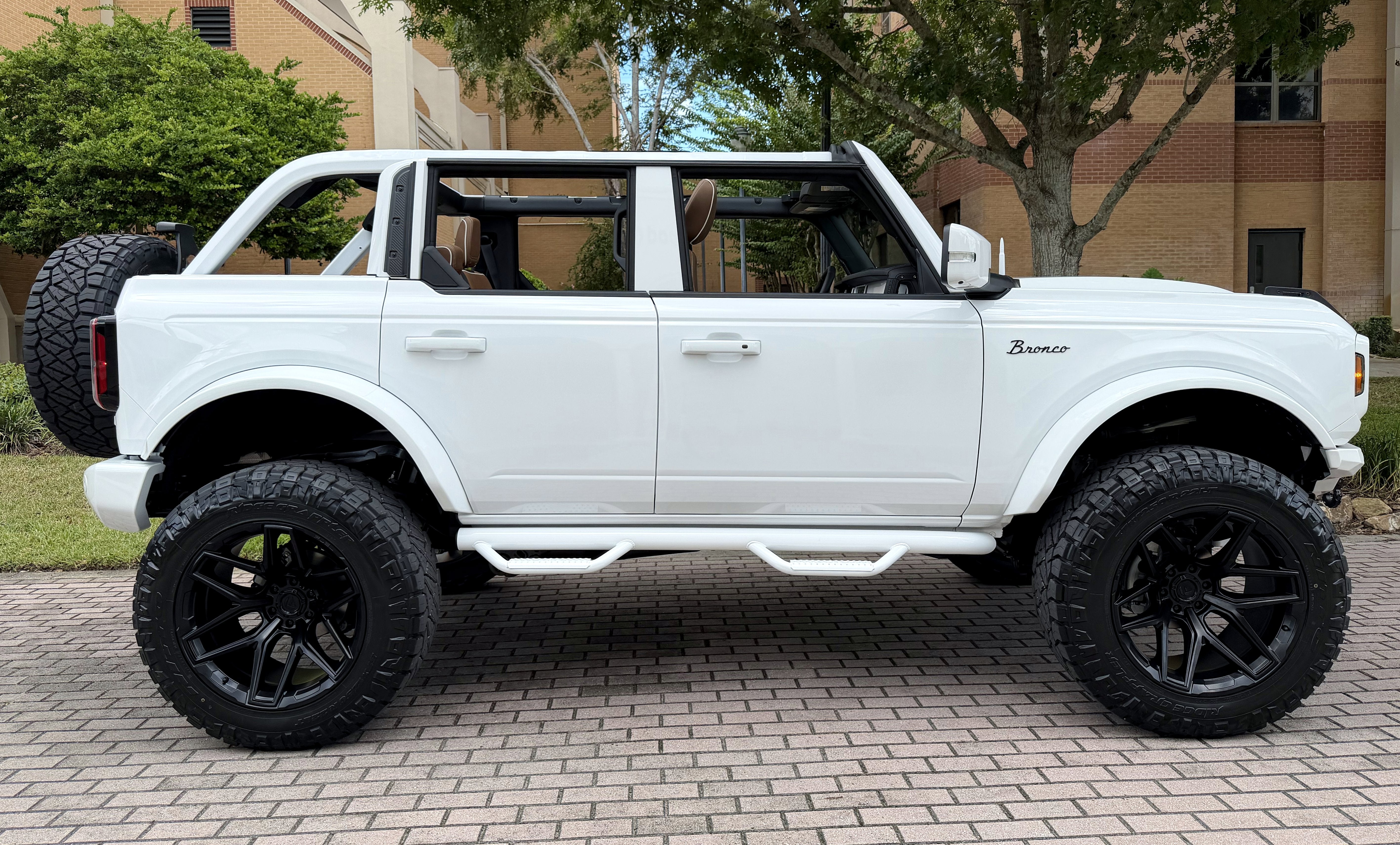 2025 Ford Bronco Outer Banks V6 Luxury Package Hard Top Custom Lifted