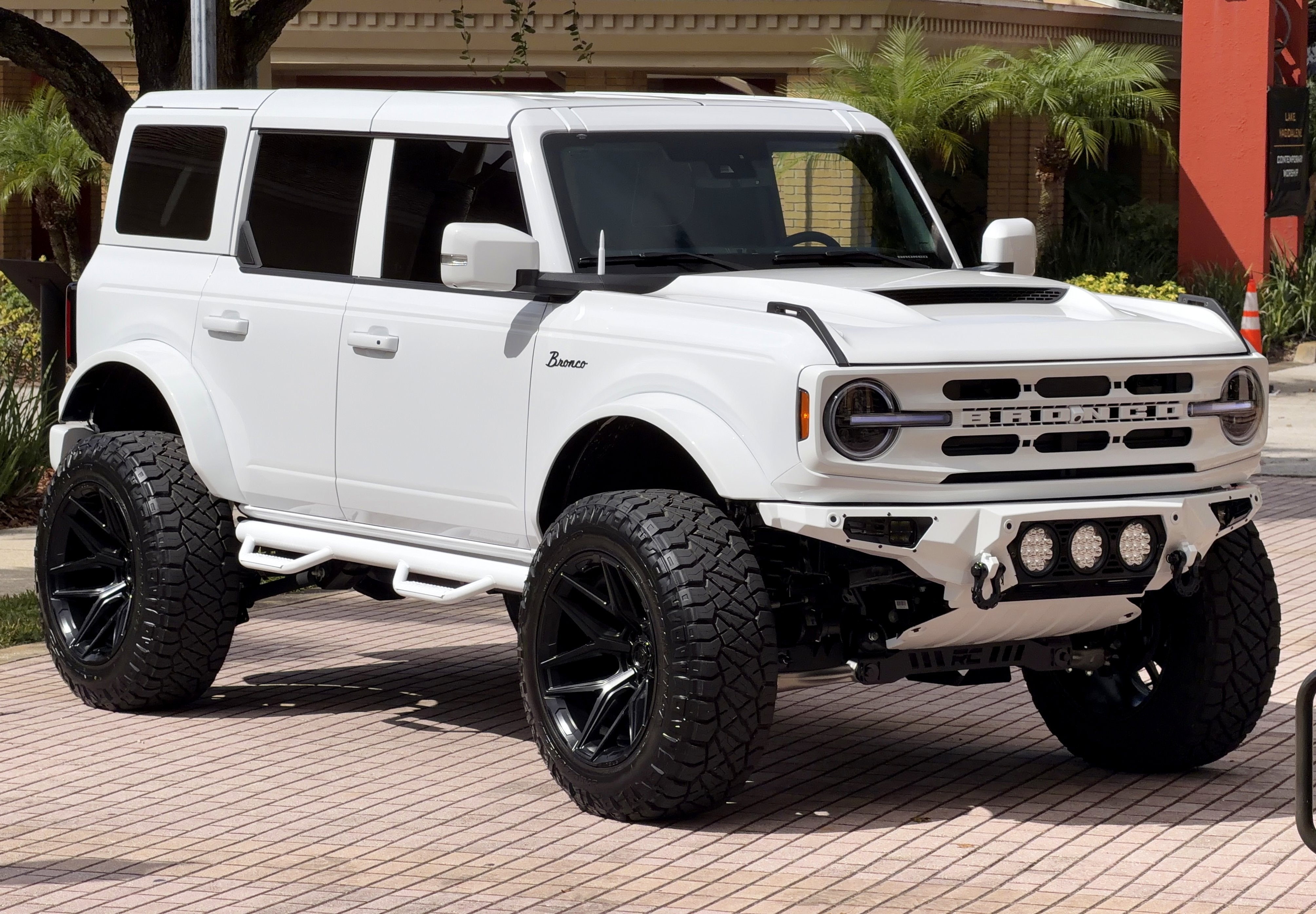2025 Ford Bronco Outer Banks V6 Luxury Package Hard Top Custom Lifted