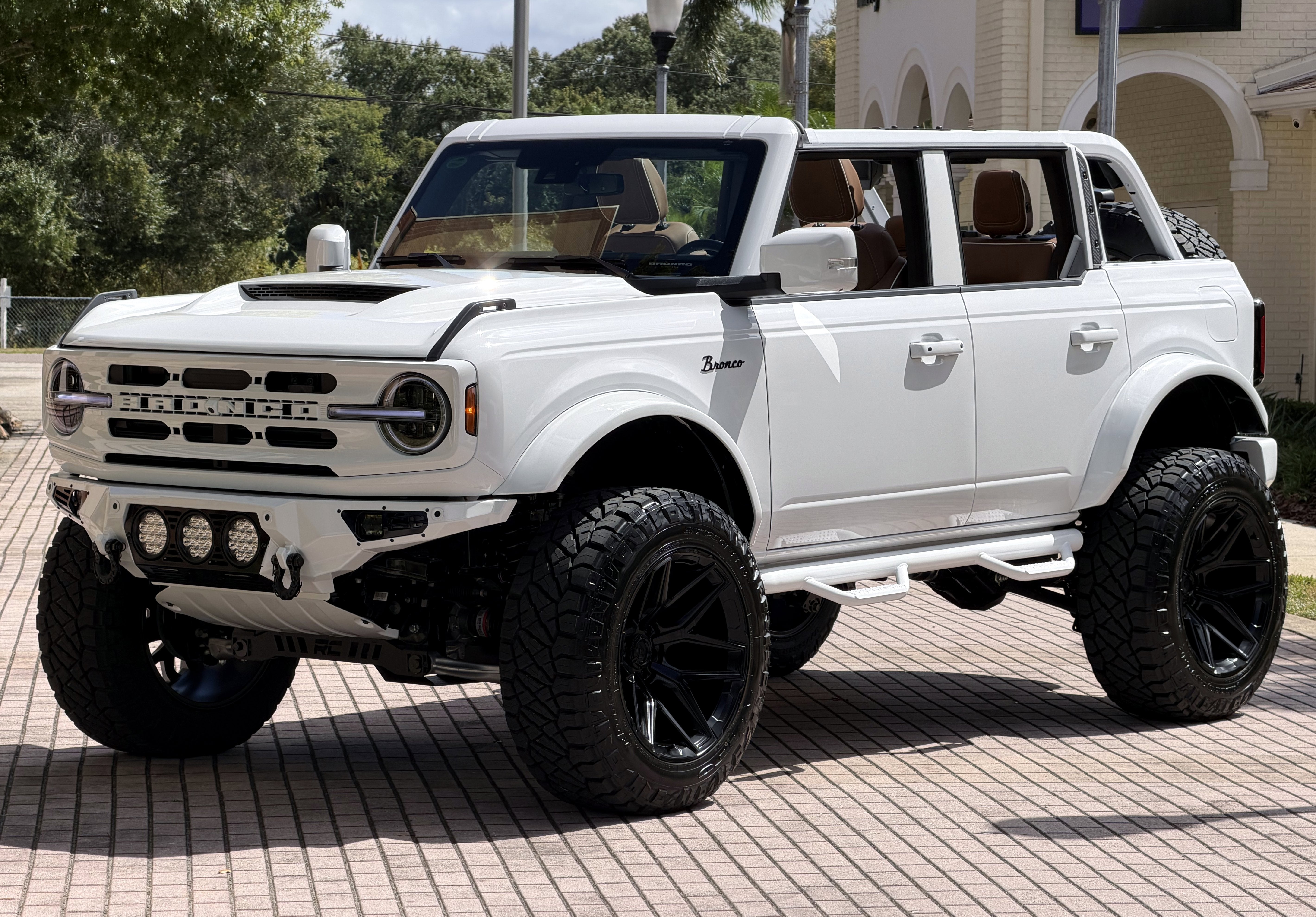 2025 Ford Bronco Outer Banks V6 Luxury Package Hard Top Custom Lifted
