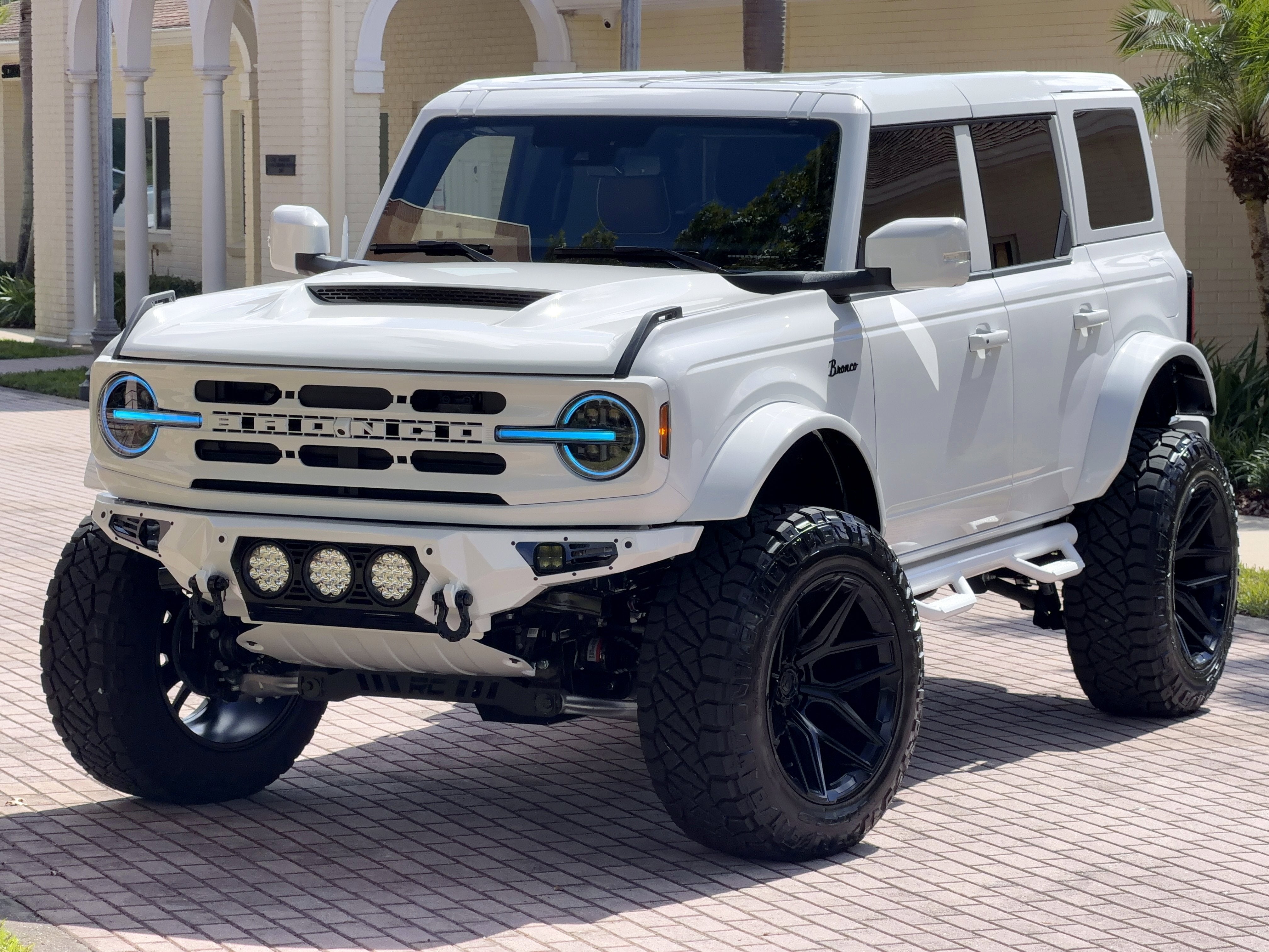 2025 Ford Bronco Outer Banks V6 Luxury Package Hard Top Custom Lifted