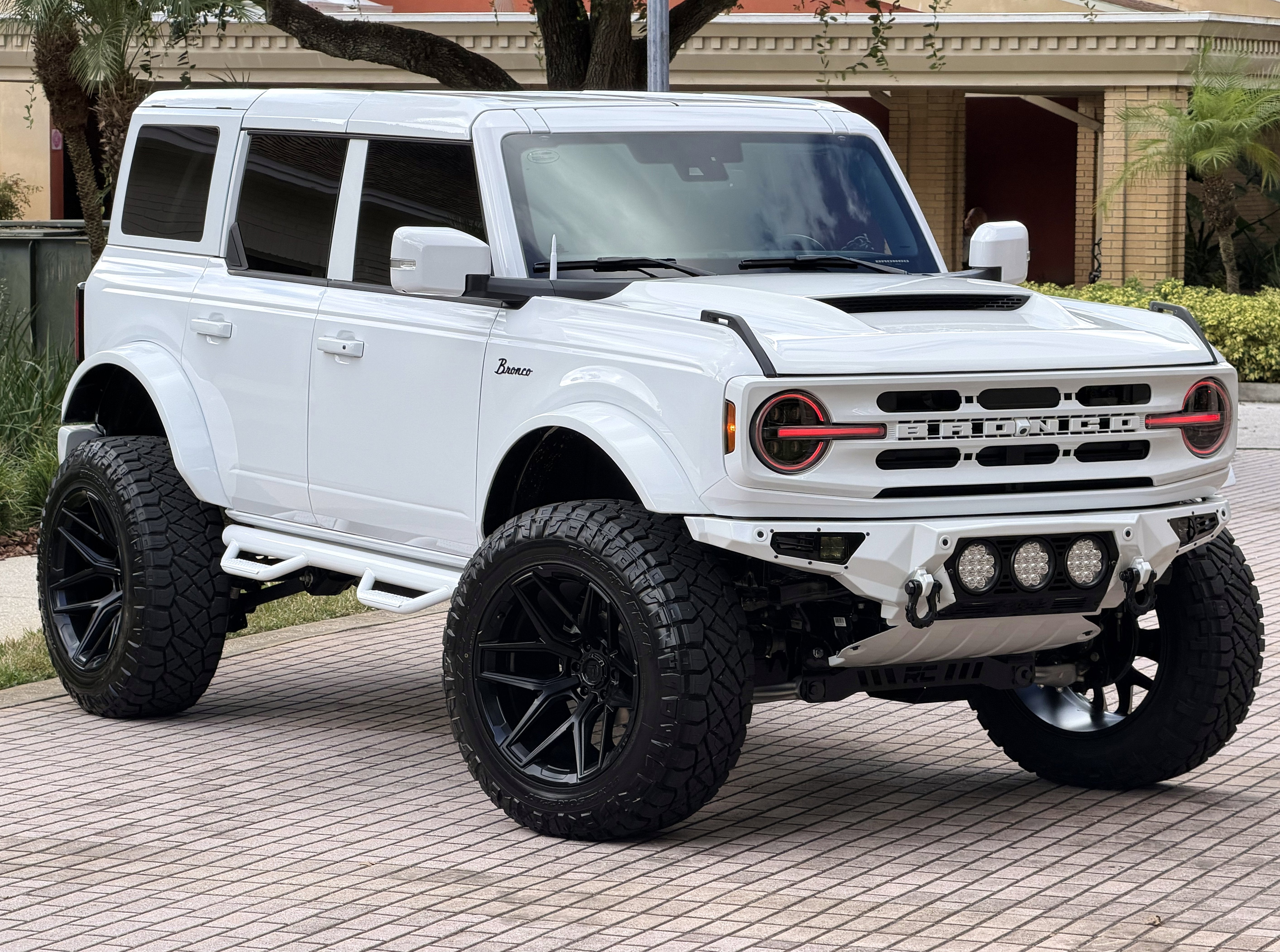 2025 Ford Bronco Outer Banks V6 Luxury Package Hard Top Custom Lifted