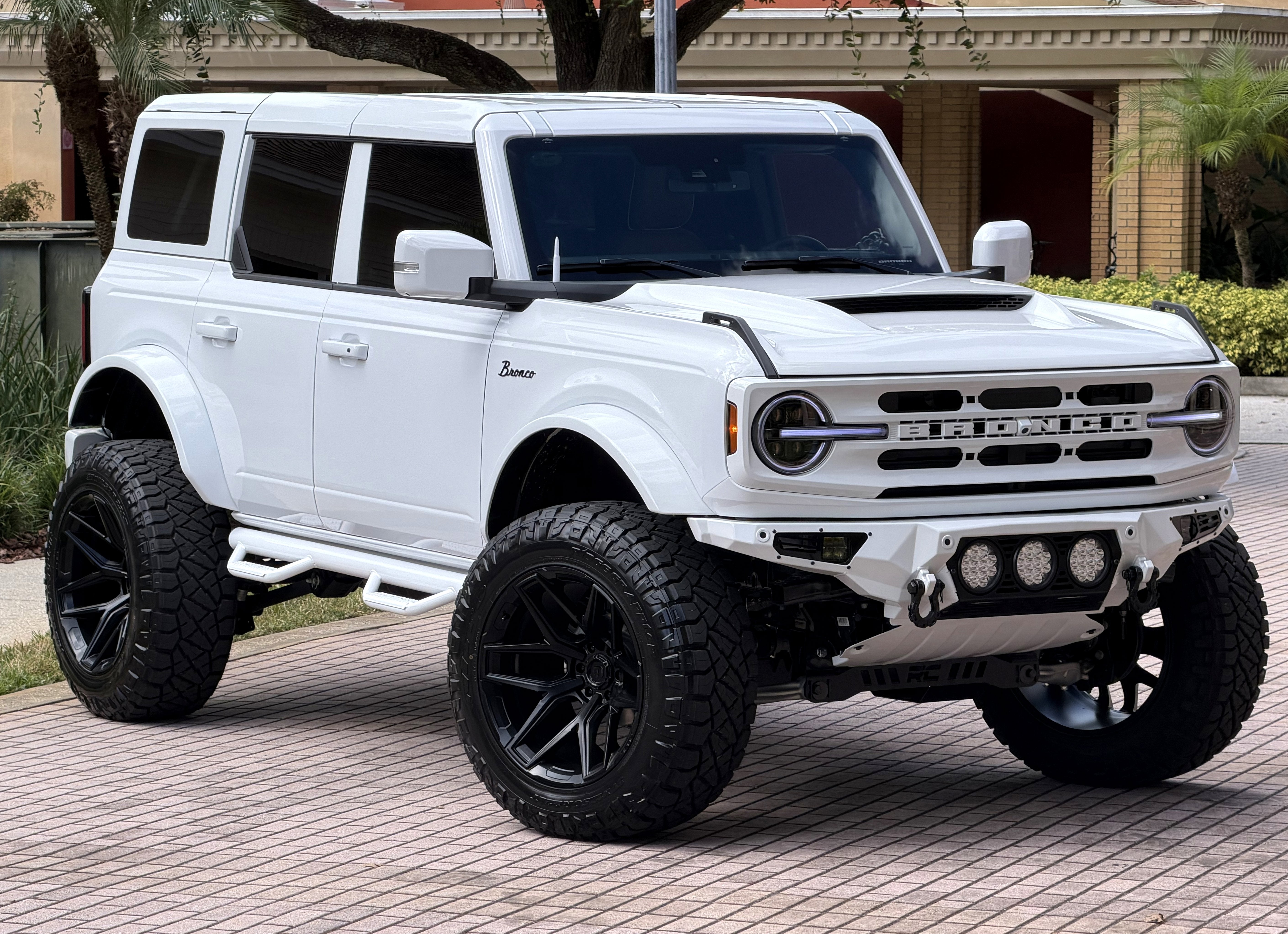 2025 Ford Bronco Outer Banks V6 Luxury Package Hard Top Custom Lifted