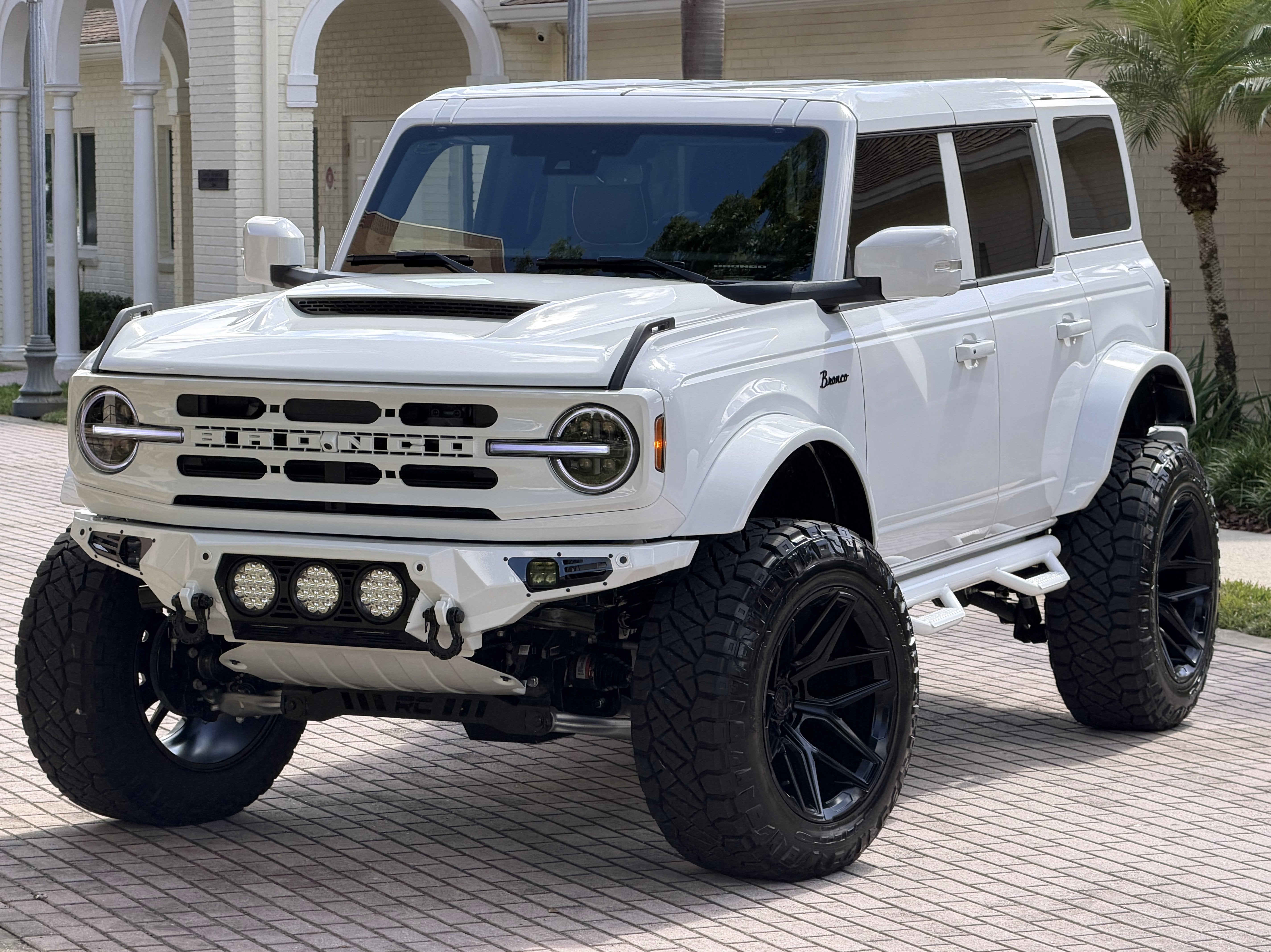 2025 Ford Bronco Outer Banks V6 Luxury Package Hard Top Custom Lifted