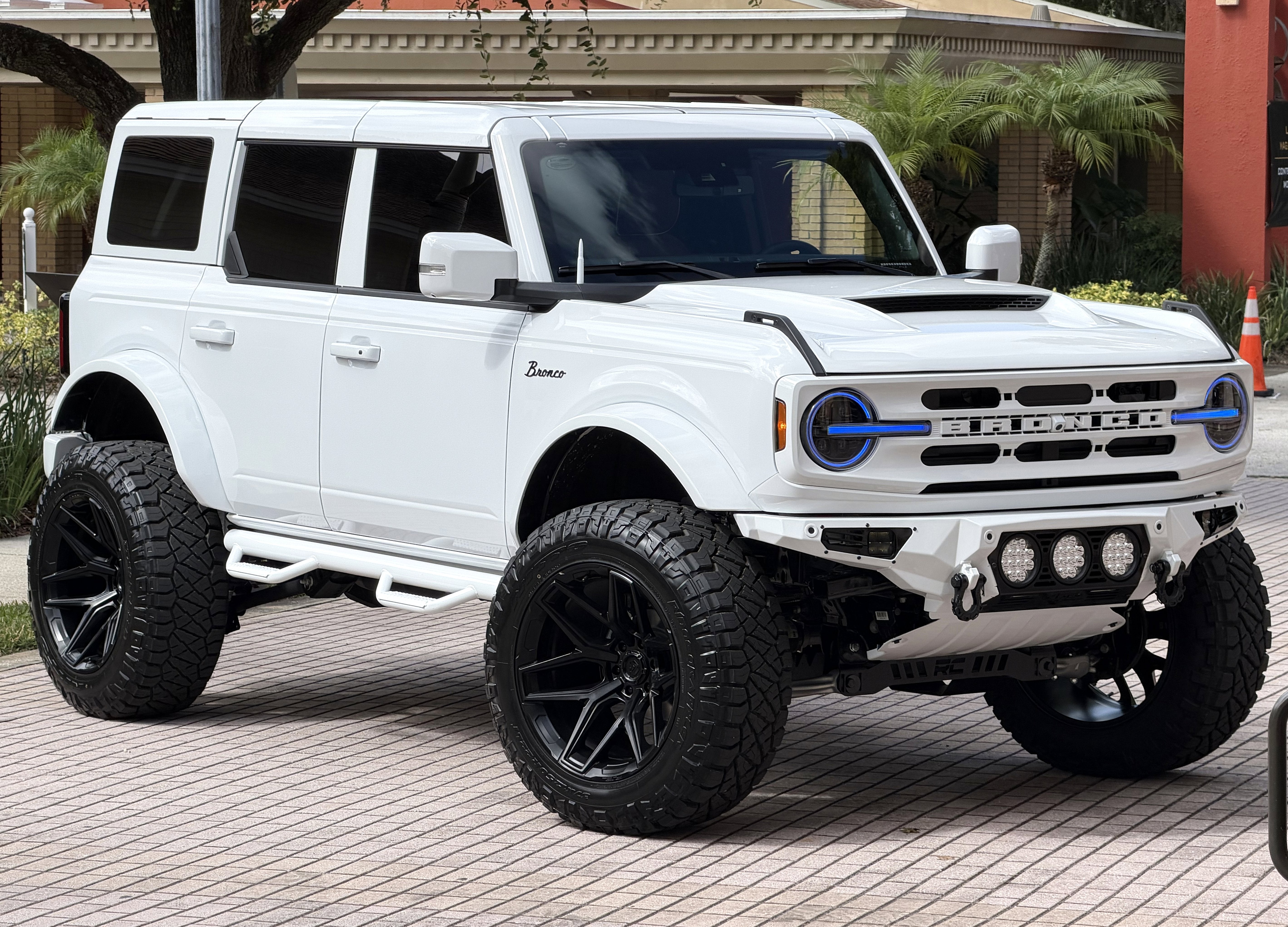 2025 Ford Bronco Outer Banks V6 Luxury Package Hard Top Custom Lifted