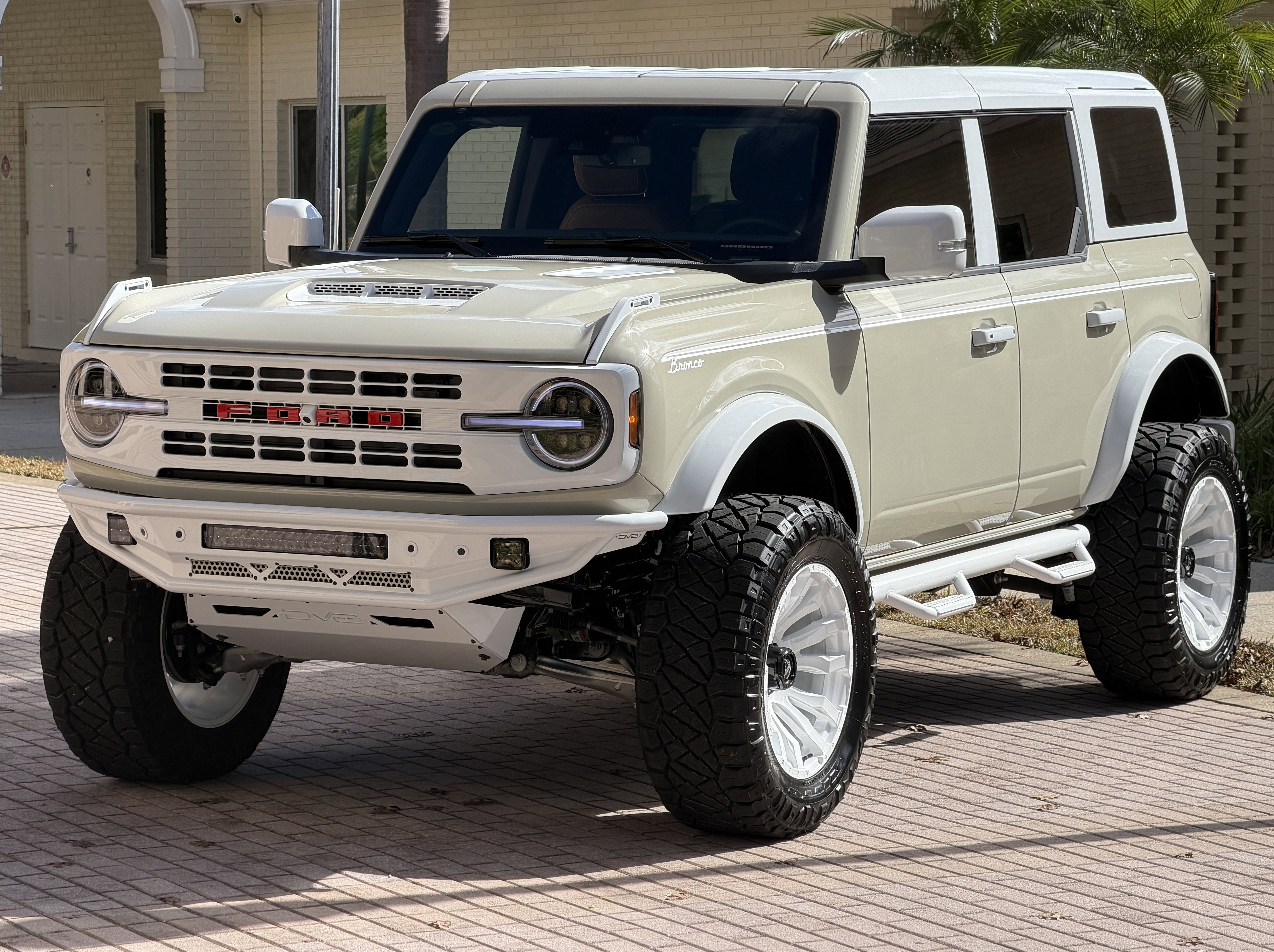2025 Ford Bronco Outer Banks Retro V6 Luxury Package Custom Lifted Vintage Hard Top