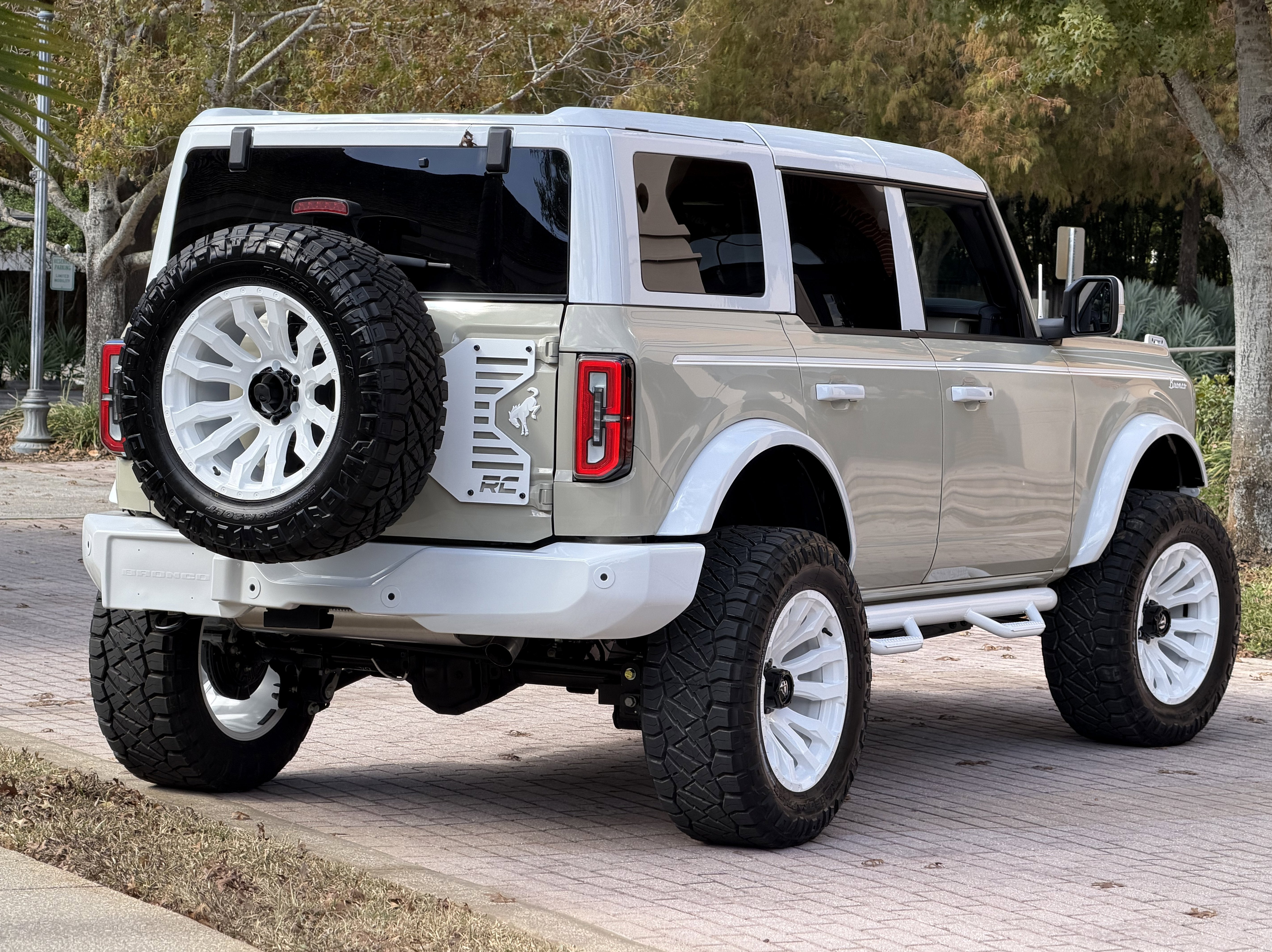 2025 Ford Bronco Outer Banks Retro V6 Luxury Package Custom Lifted Vintage Hard Top