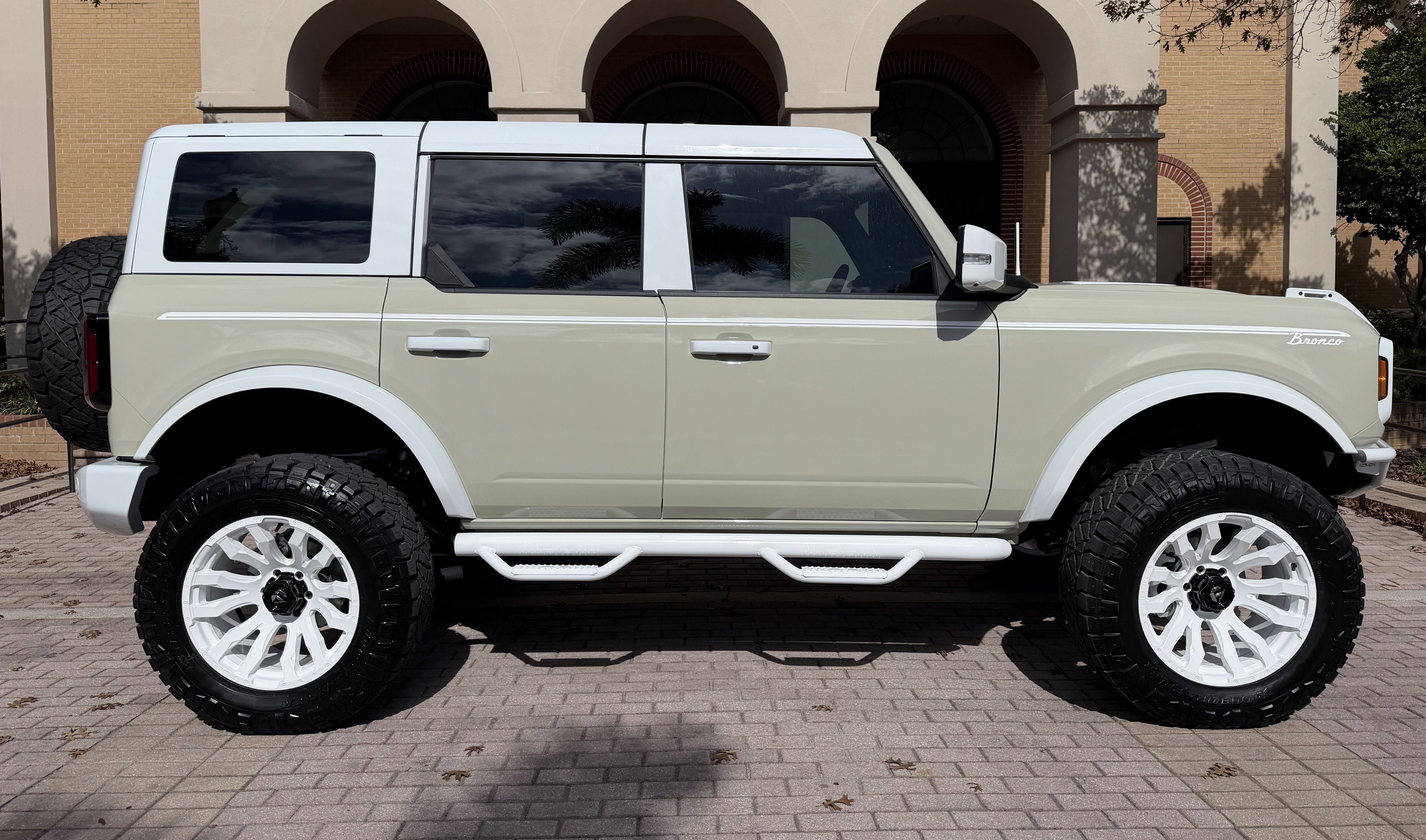 2025 Ford Bronco Outer Banks Retro V6 Luxury Package Custom Lifted Vintage Hard Top