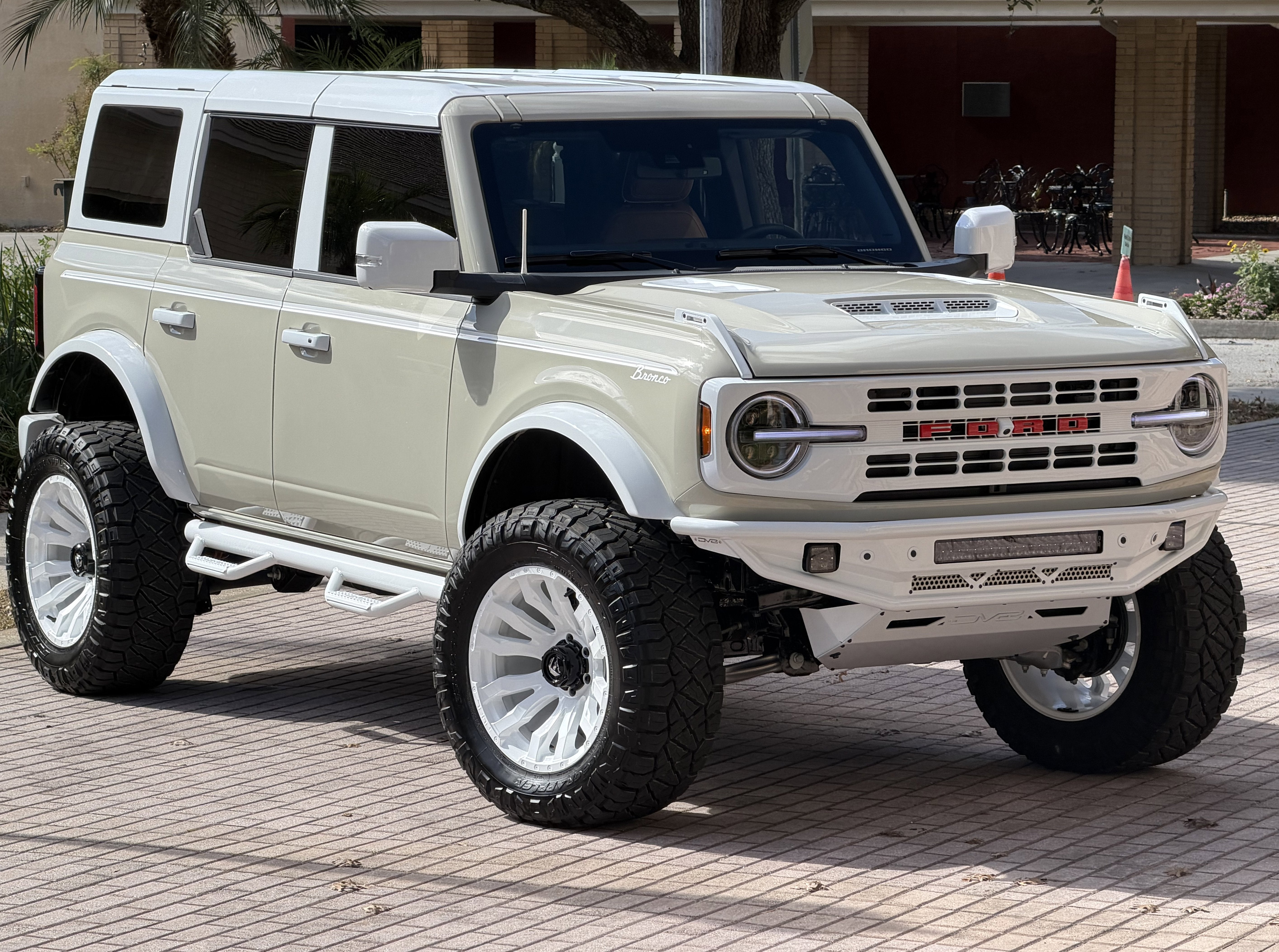 2025 Ford Bronco Outer Banks Retro V6 Luxury Package Custom Lifted Vintage Hard Top