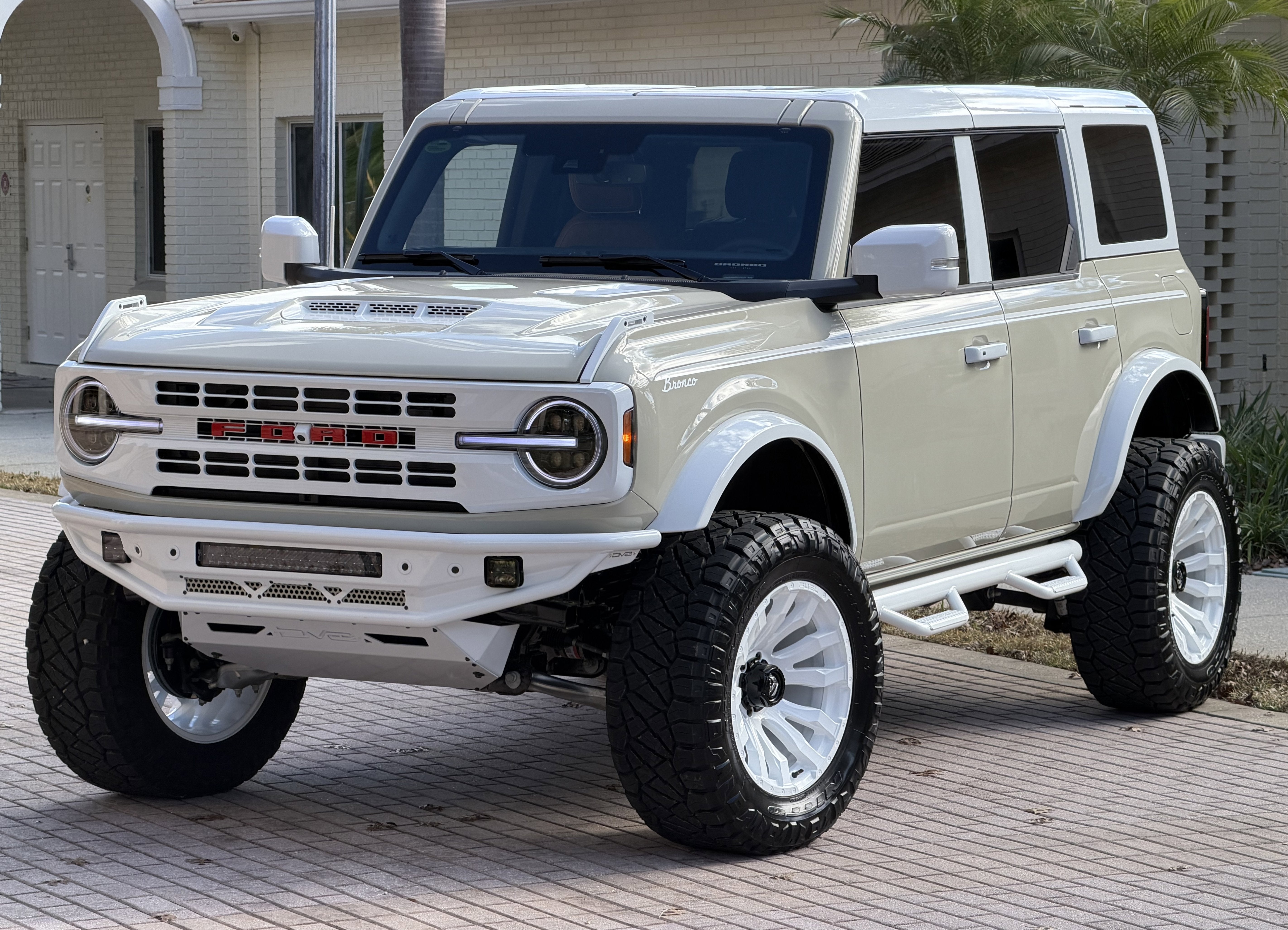 2025 Ford Bronco Outer Banks Retro V6 Luxury Package Custom Lifted Vintage Hard Top
