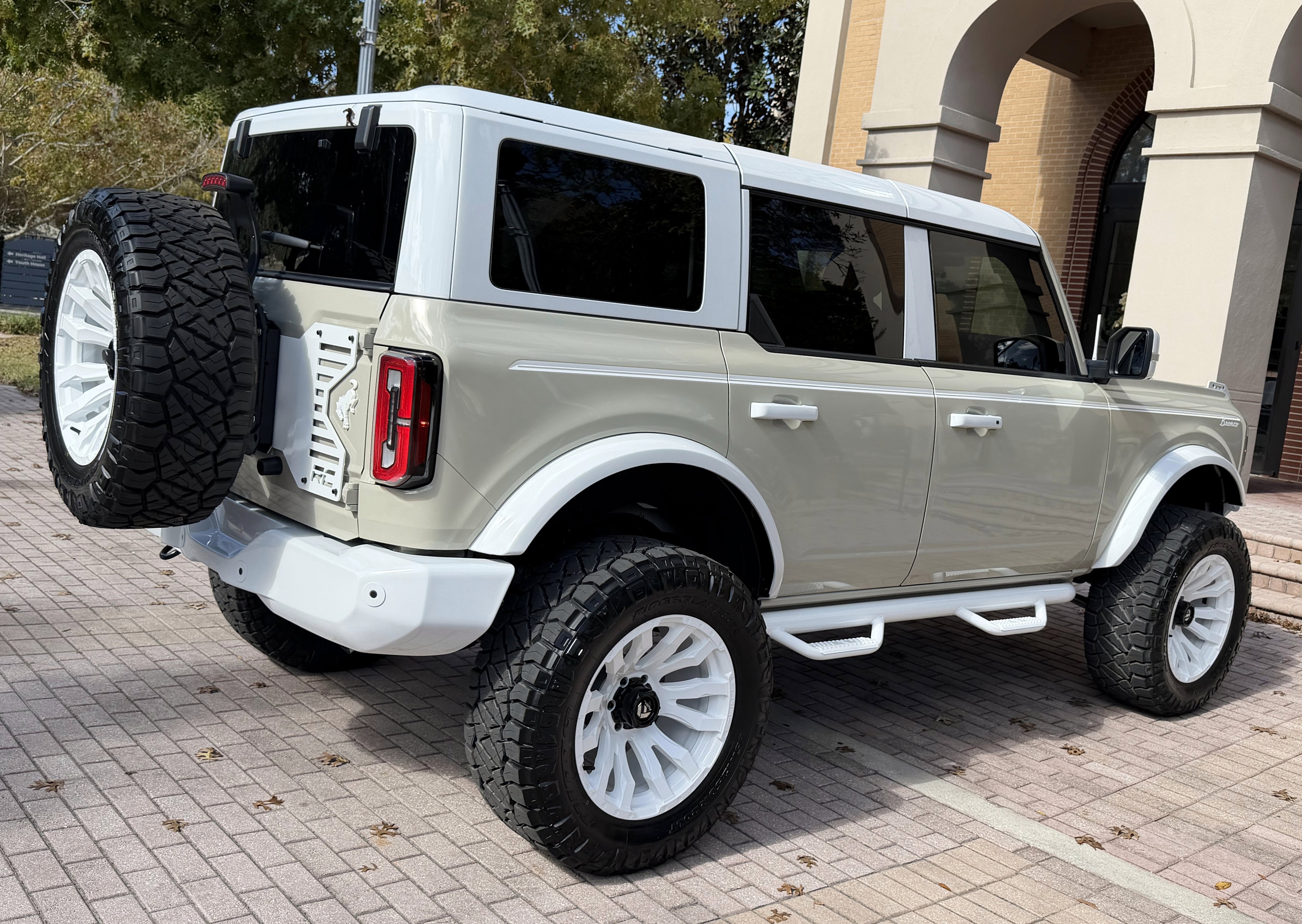 2025 Ford Bronco Outer Banks Retro V6 Luxury Package Custom Lifted Vintage Hard Top