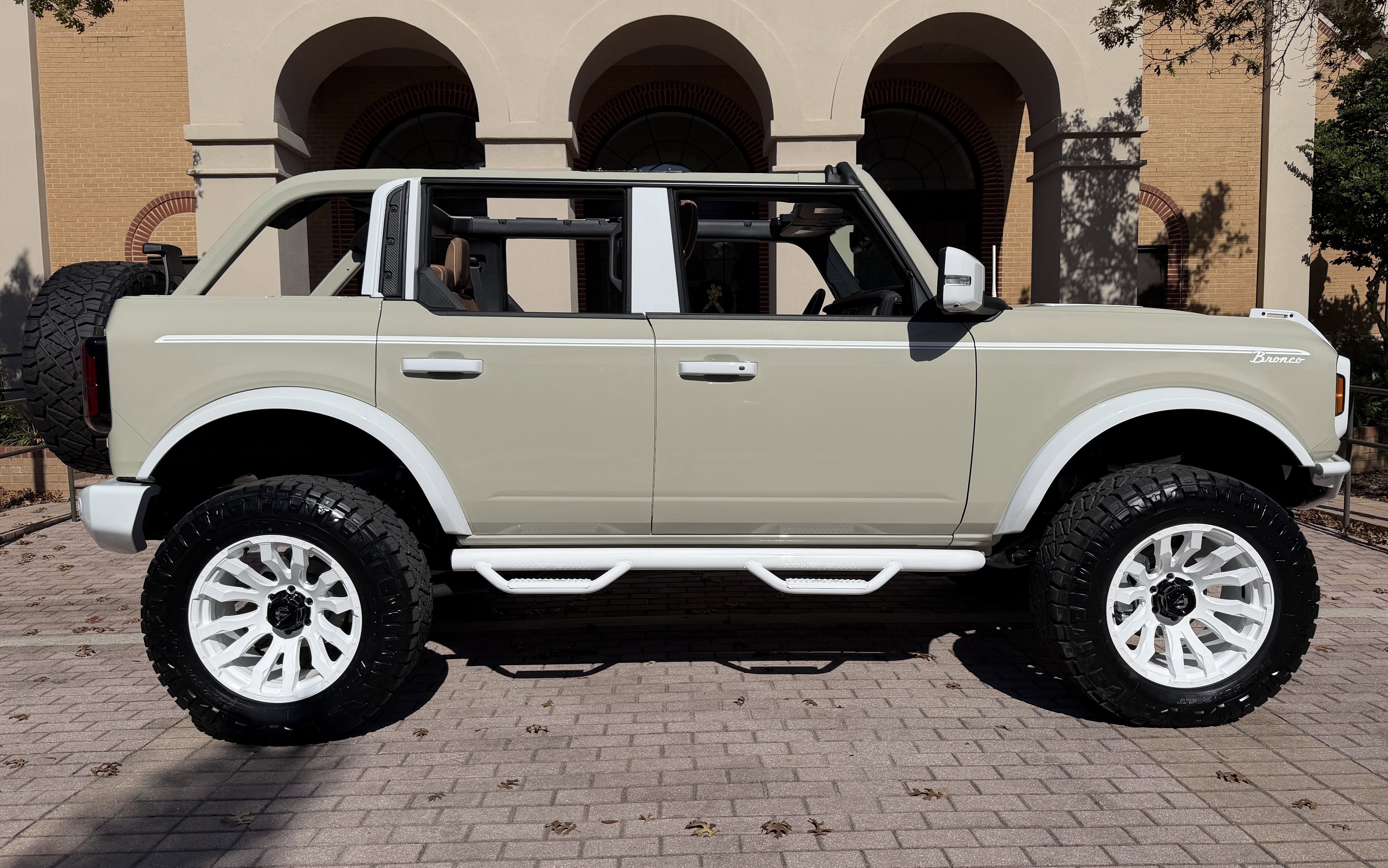 2025 Ford Bronco Outer Banks Retro V6 Luxury Package Custom Lifted Vintage Hard Top