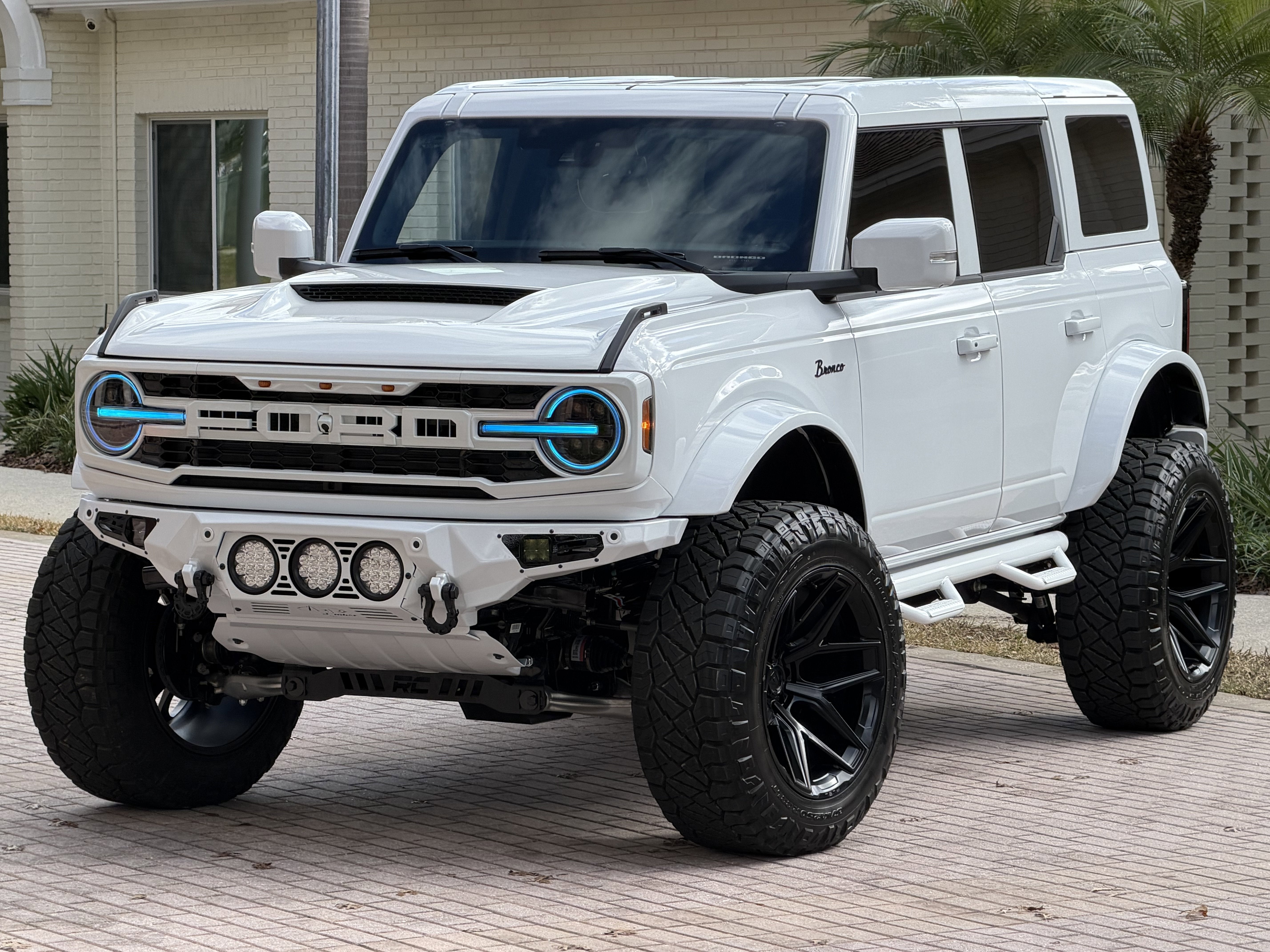 2025 Ford Bronco Outer Banks V6 Luxury Package Hard Top Custom Lifted