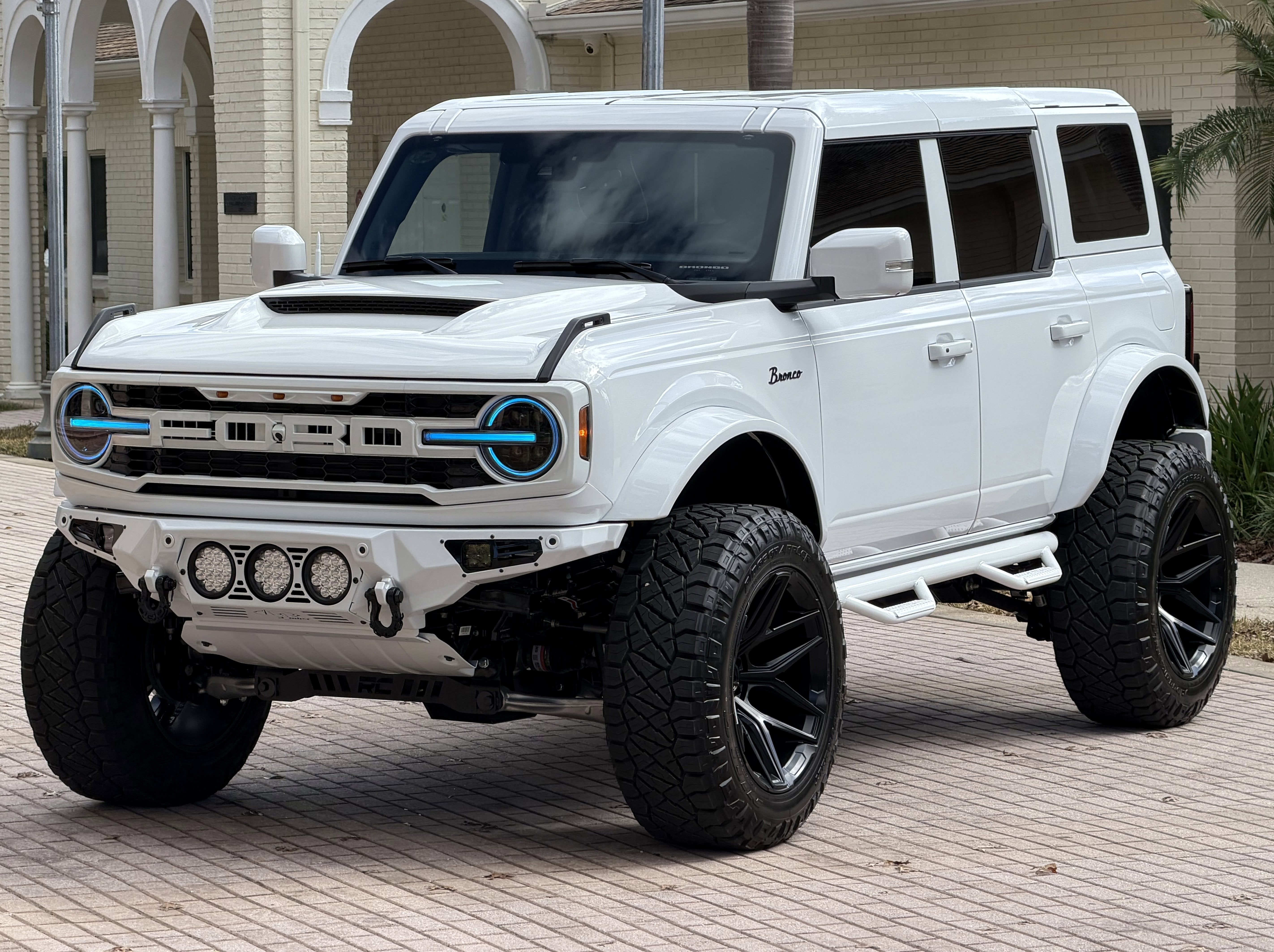 2025 Ford Bronco Outer Banks V6 Luxury Package Hard Top Custom Lifted