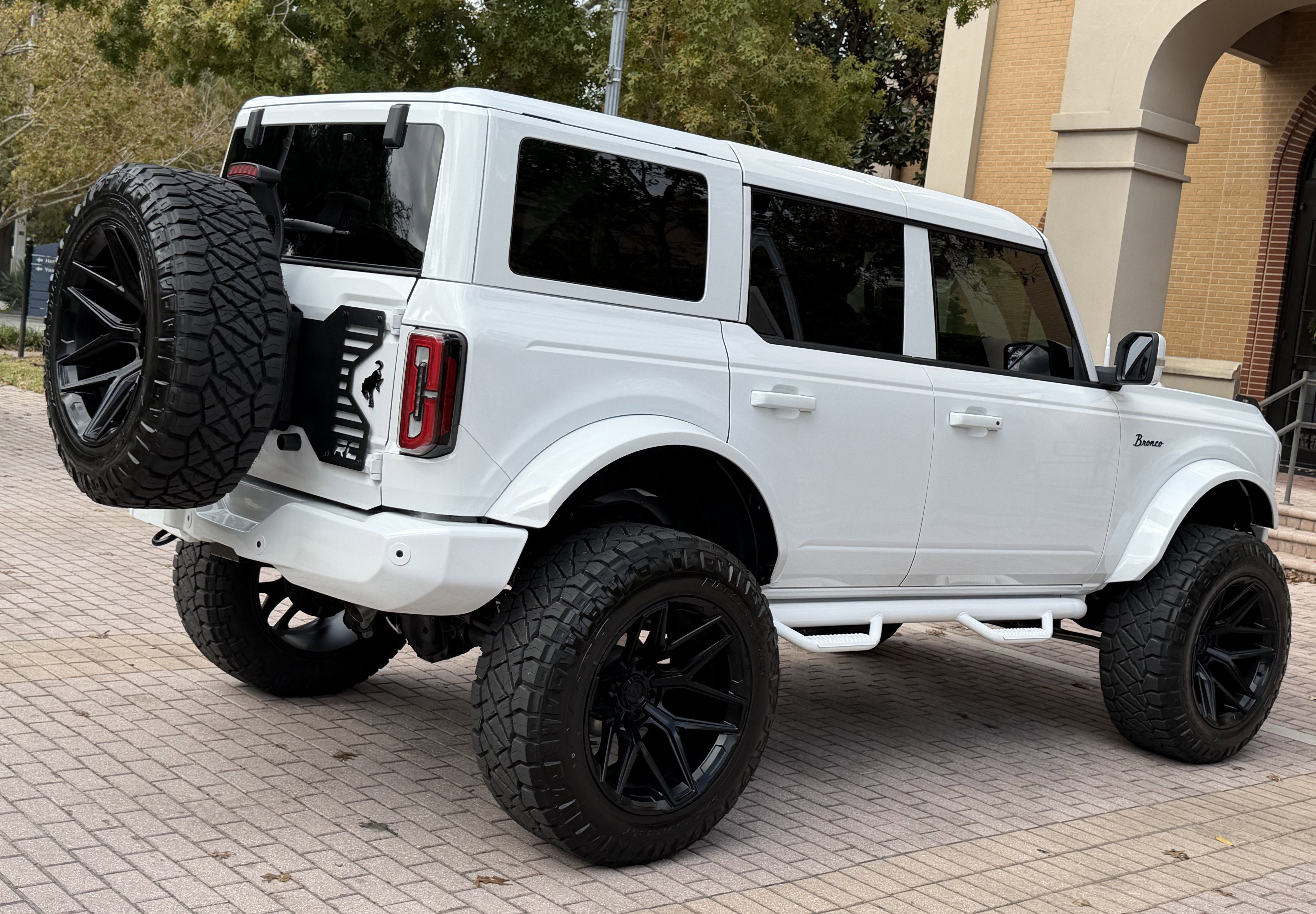 2025 Ford Bronco Outer Banks V6 Luxury Package Hard Top Custom Lifted