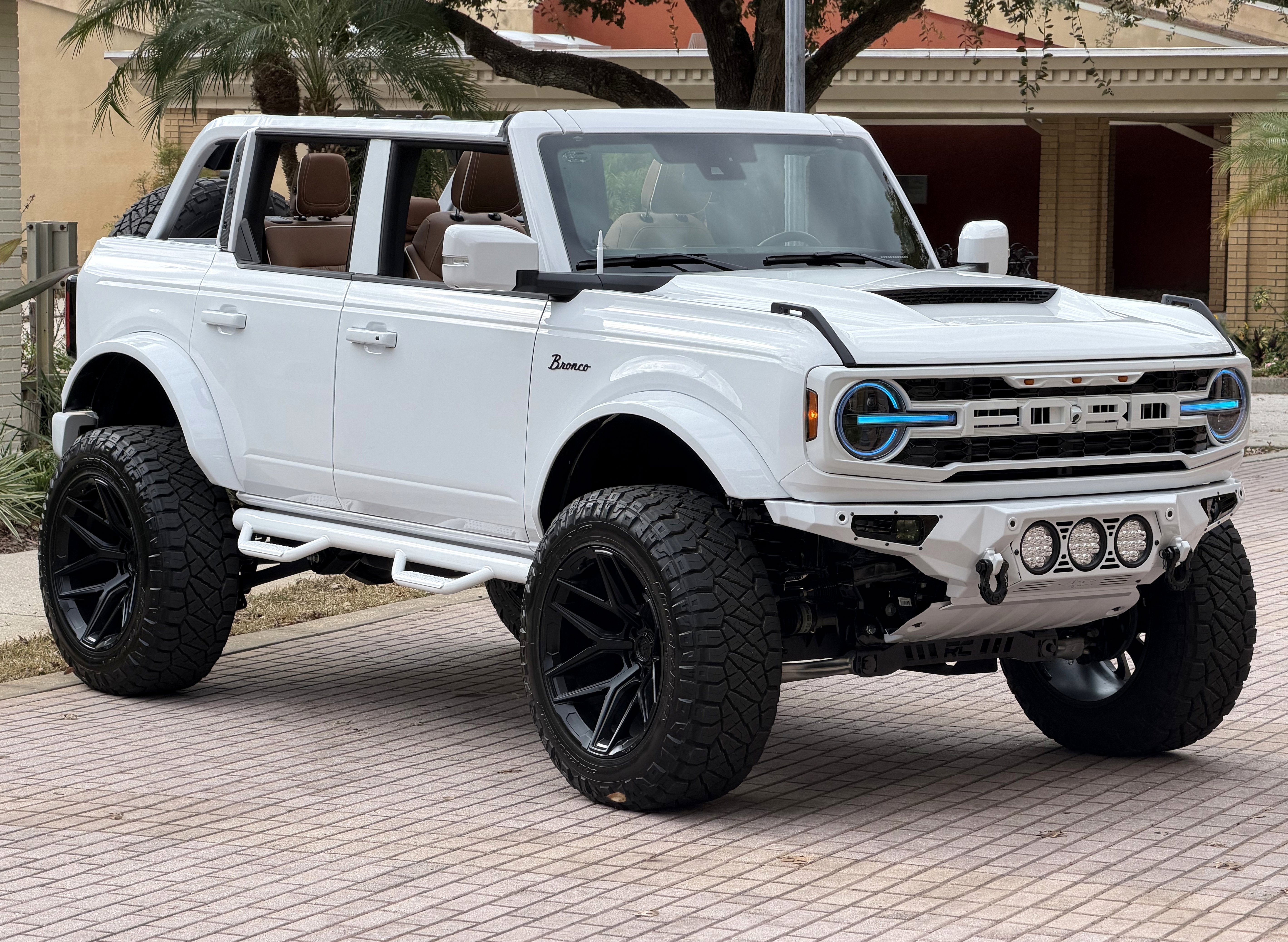 2025 Ford Bronco Outer Banks V6 Luxury Package Hard Top Custom Lifted