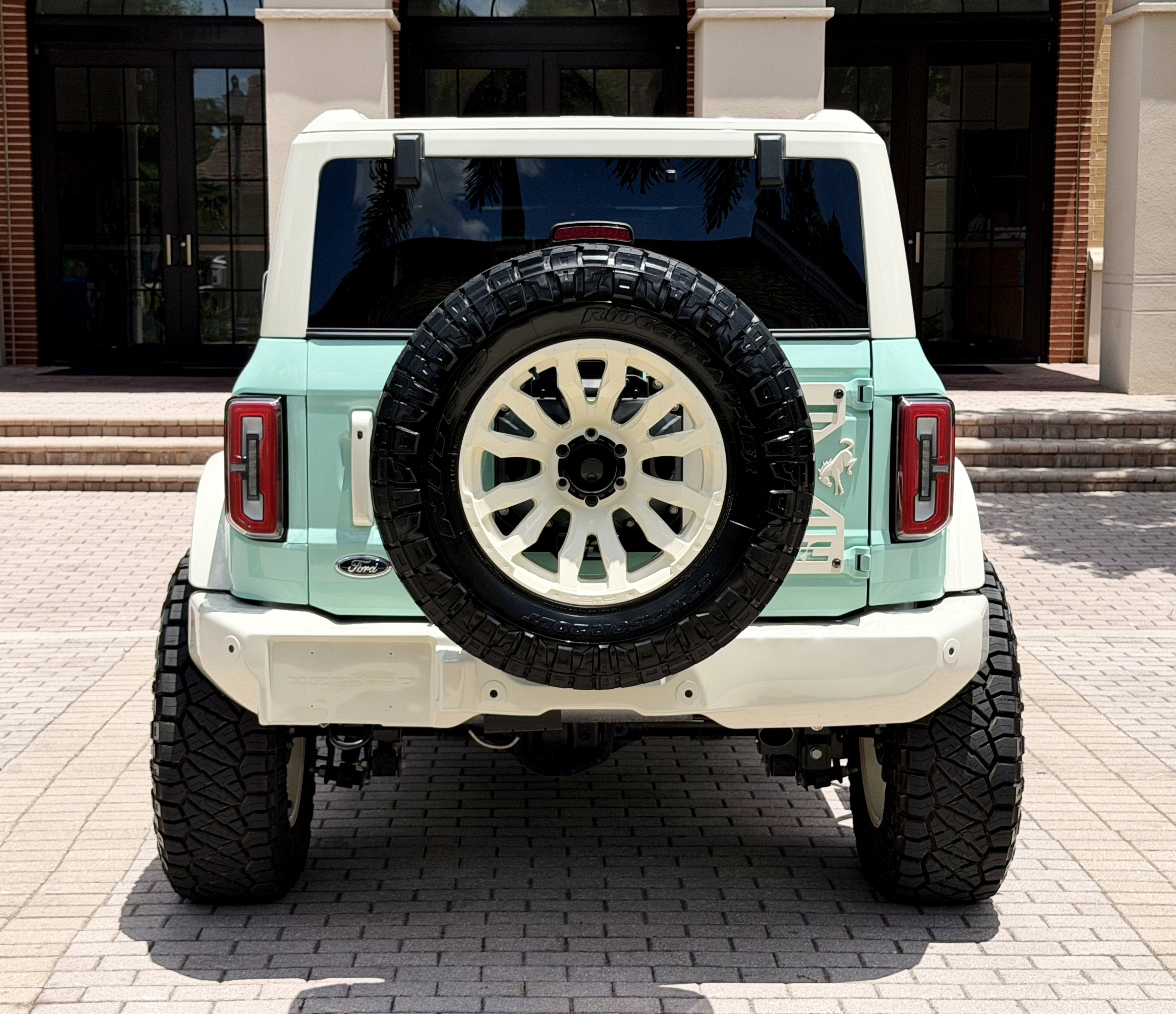 2025 Ford Bronco V6 Wimbledon White Retro Outer Banks Luxury Pkg Custom Lifted