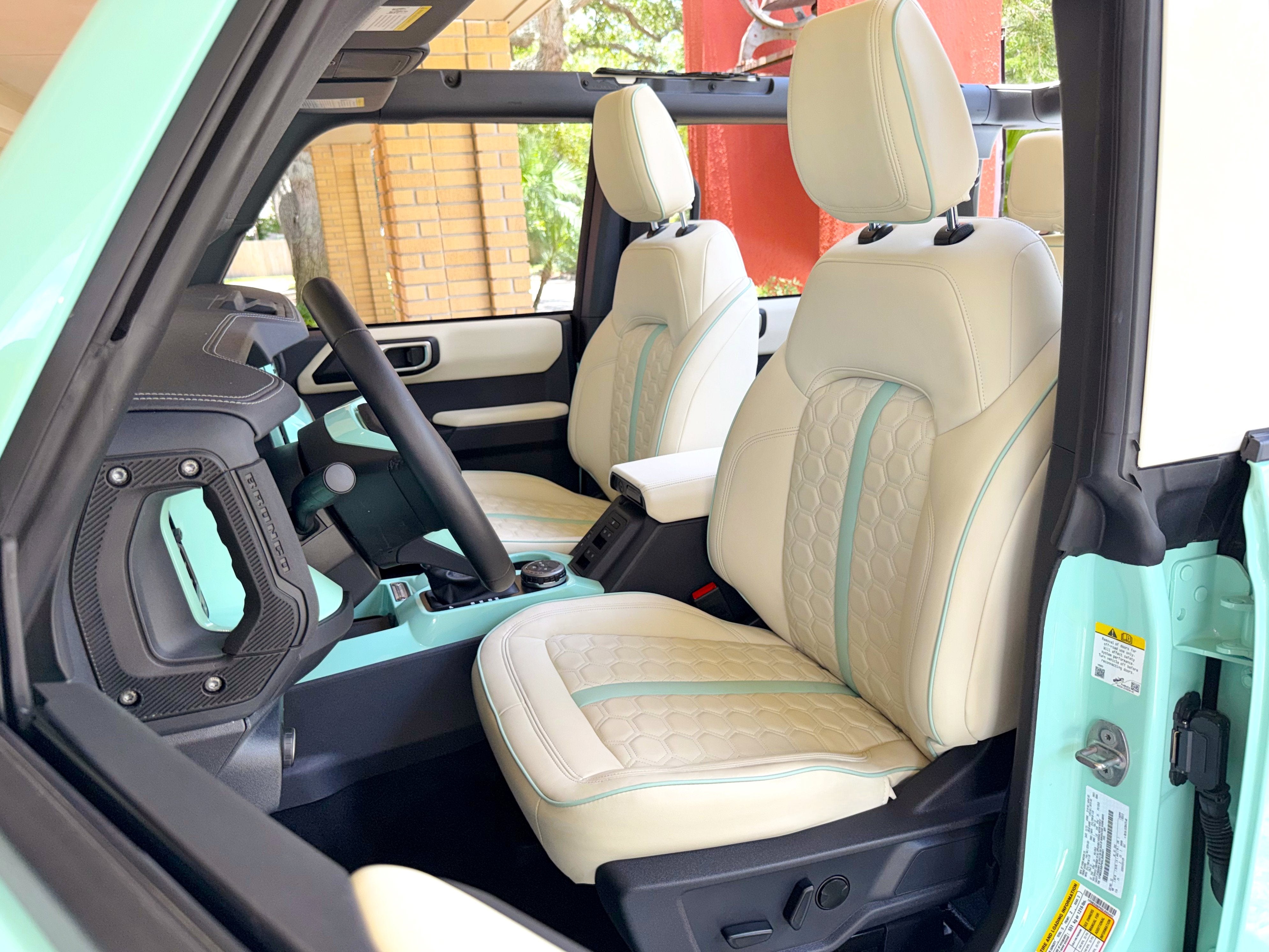 2025 Ford Bronco V6 Wimbledon White Retro Outer Banks Luxury Pkg Custom Lifted