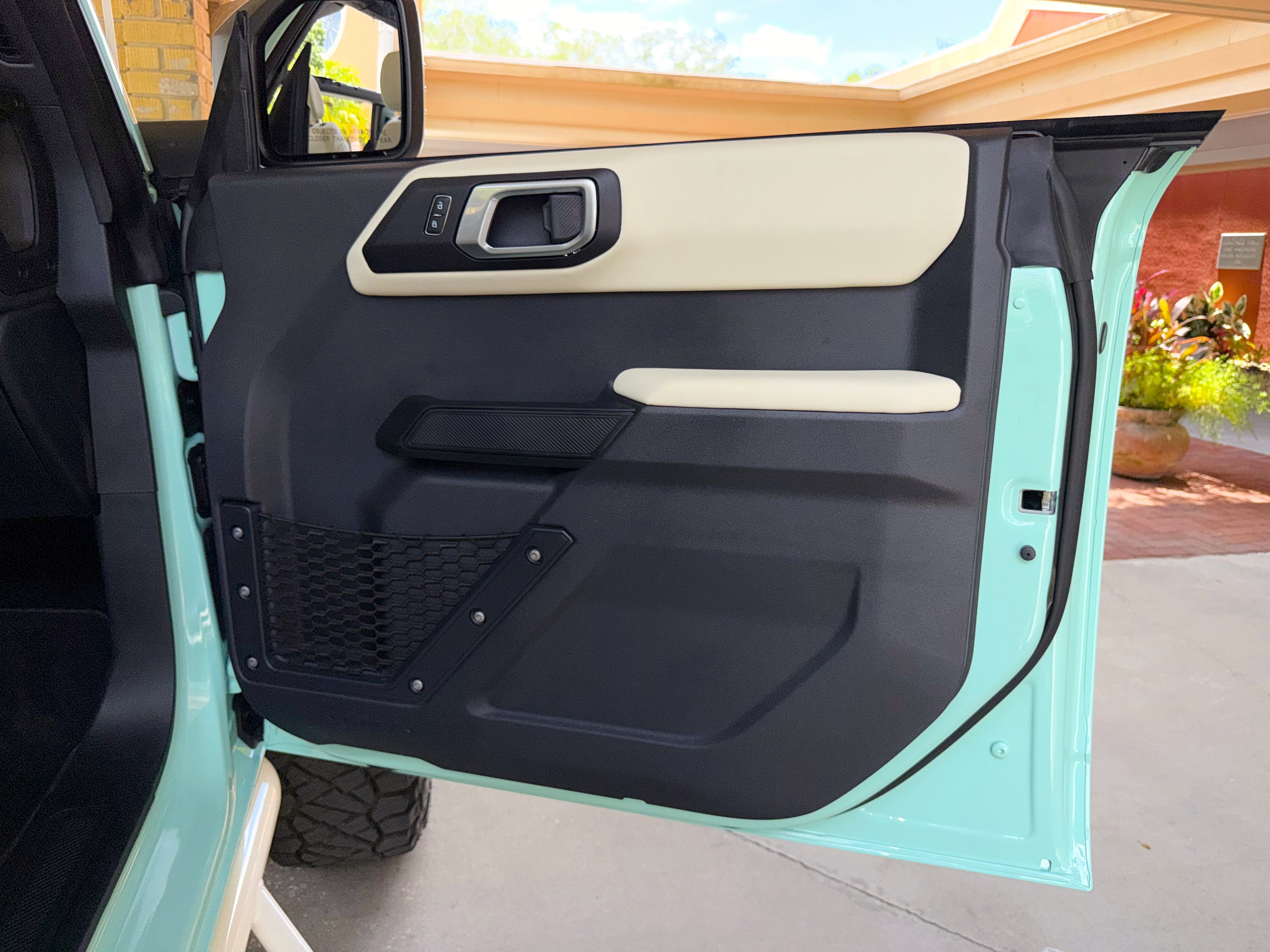 2025 Ford Bronco V6 Wimbledon White Retro Outer Banks Luxury Pkg Custom Lifted
