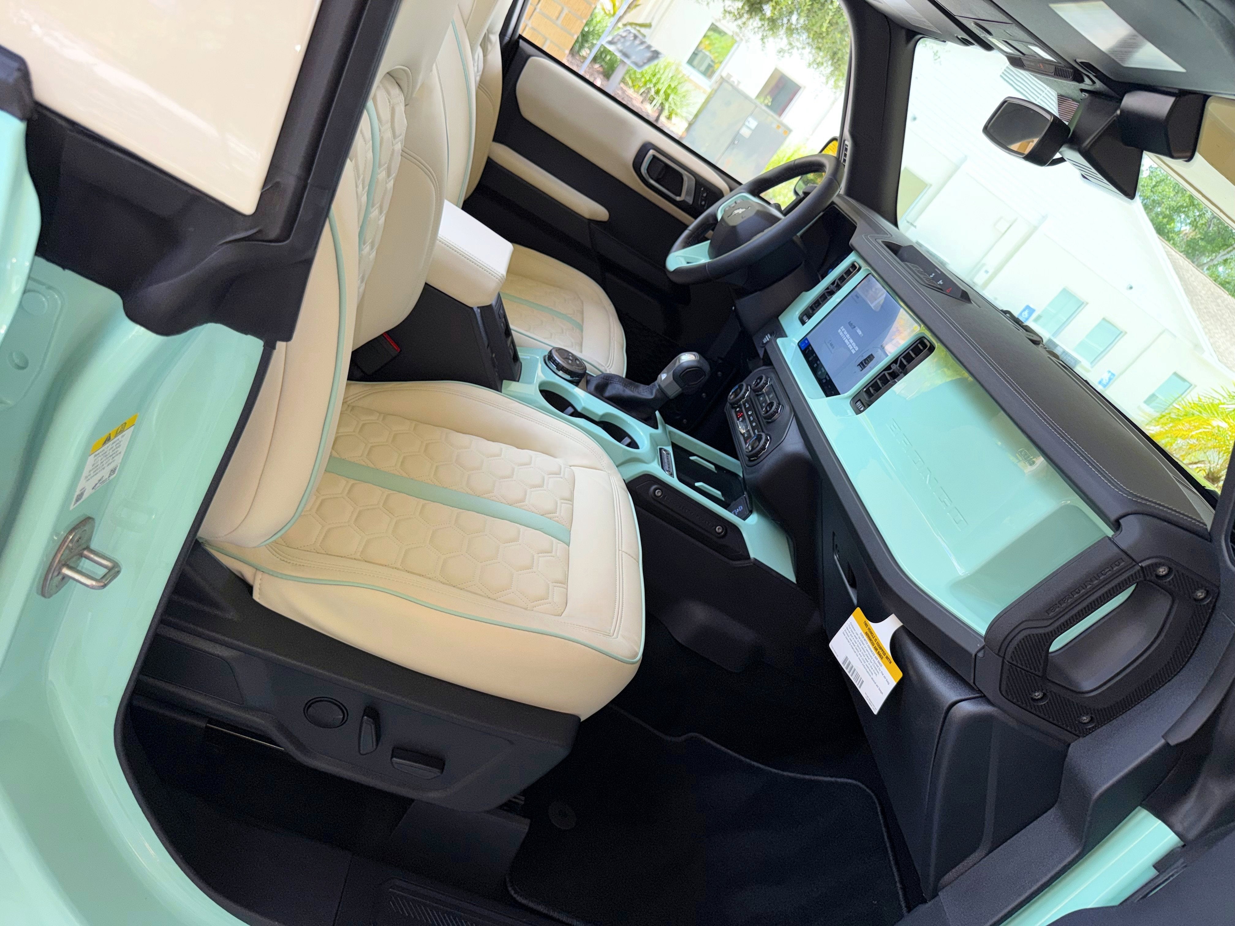 2025 Ford Bronco V6 Wimbledon White Retro Outer Banks Luxury Pkg Custom Lifted