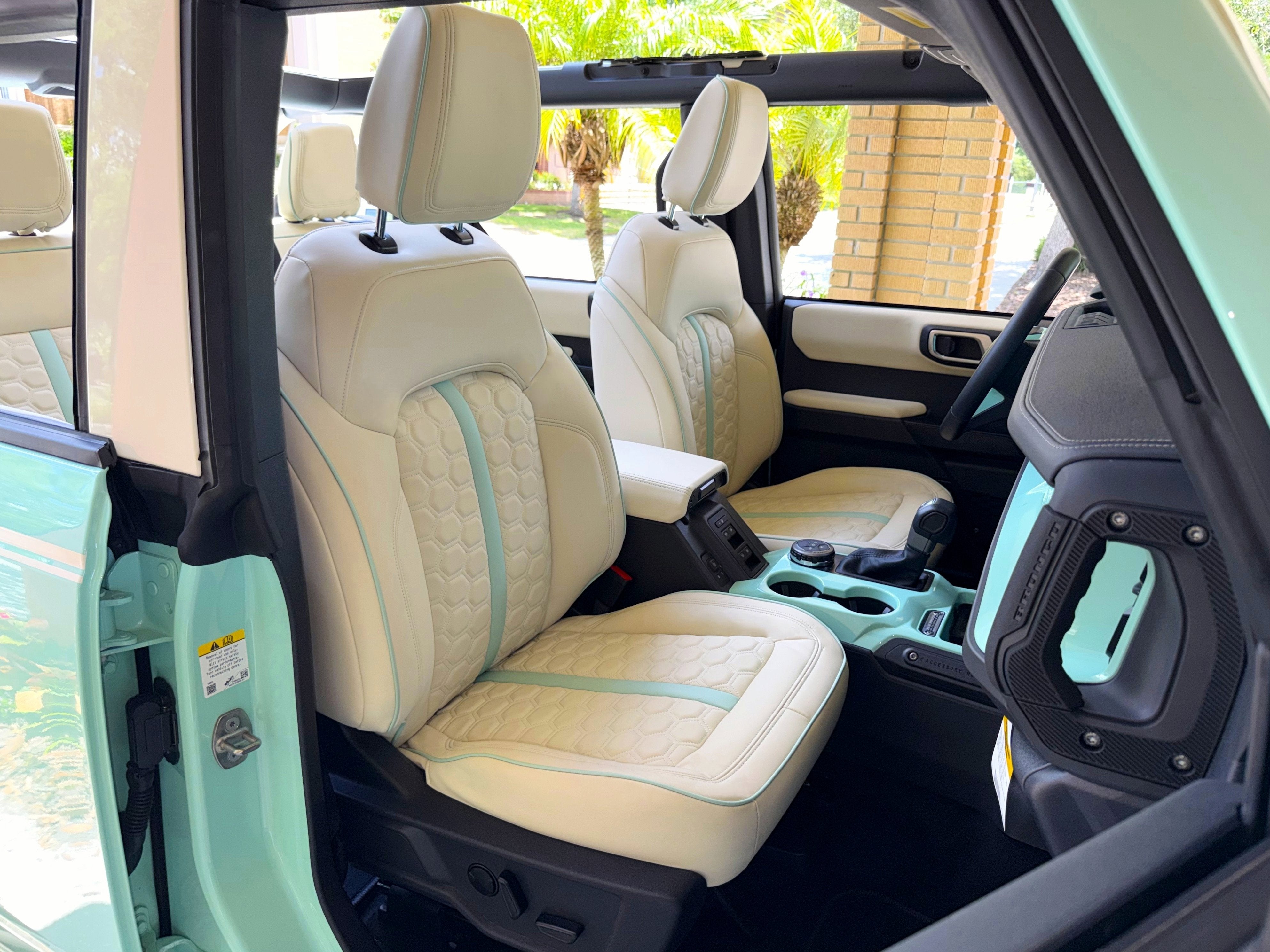 2025 Ford Bronco V6 Wimbledon White Retro Outer Banks Luxury Pkg Custom Lifted