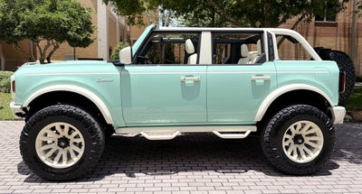 2025 Ford Bronco V6 Wimbledon White Retro Outer Banks Luxury Pkg Custom Lifted
