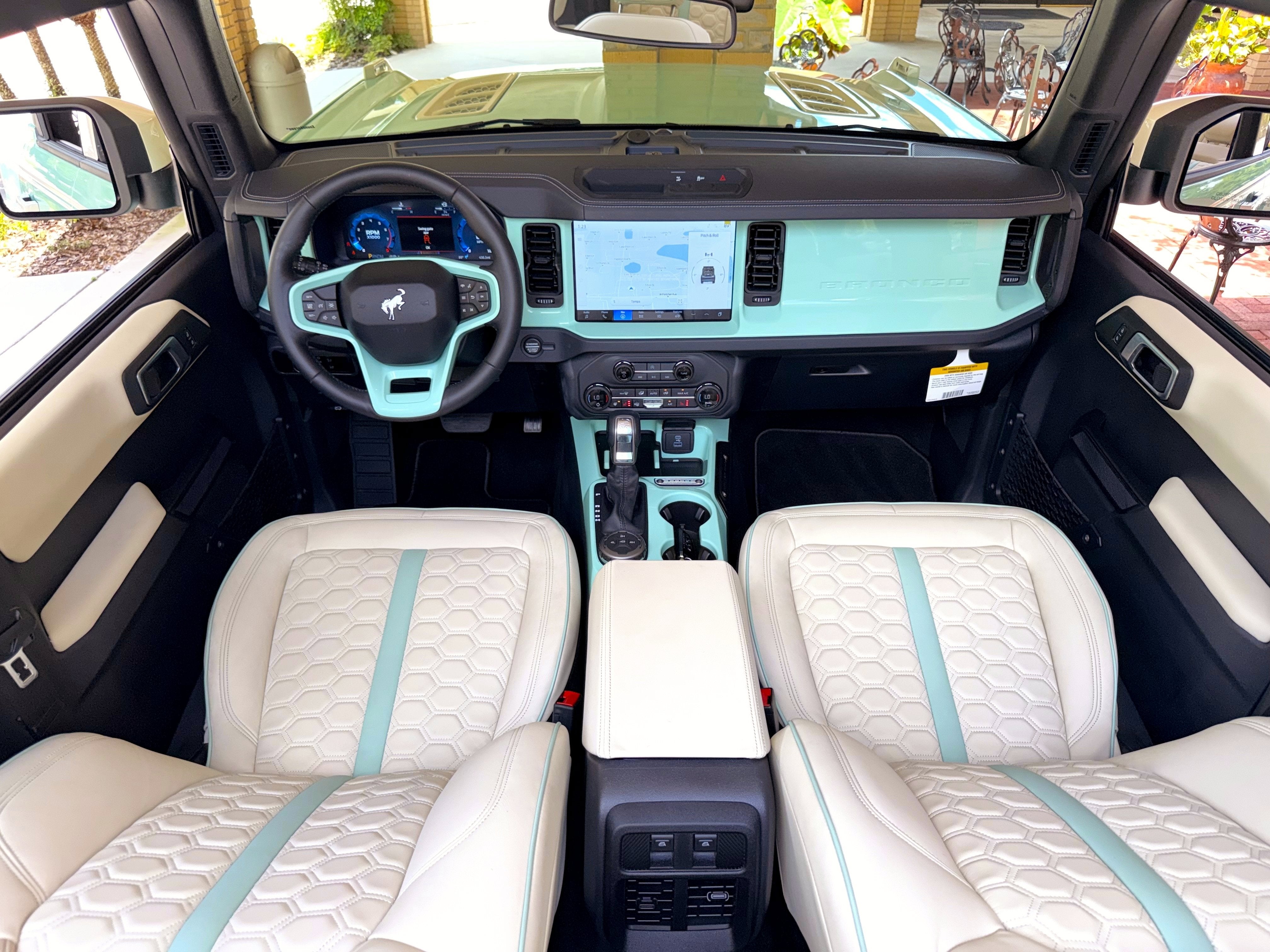 2025 Ford Bronco V6 Wimbledon White Retro Outer Banks Luxury Pkg Custom Lifted