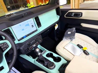 2025 Ford Bronco V6 Wimbledon White Retro Outer Banks Luxury Pkg Custom Lifted