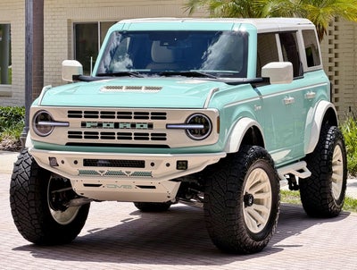 2025 Ford Bronco V6 Wimbledon White & Jade Retro Outer Banks Custom Lifted