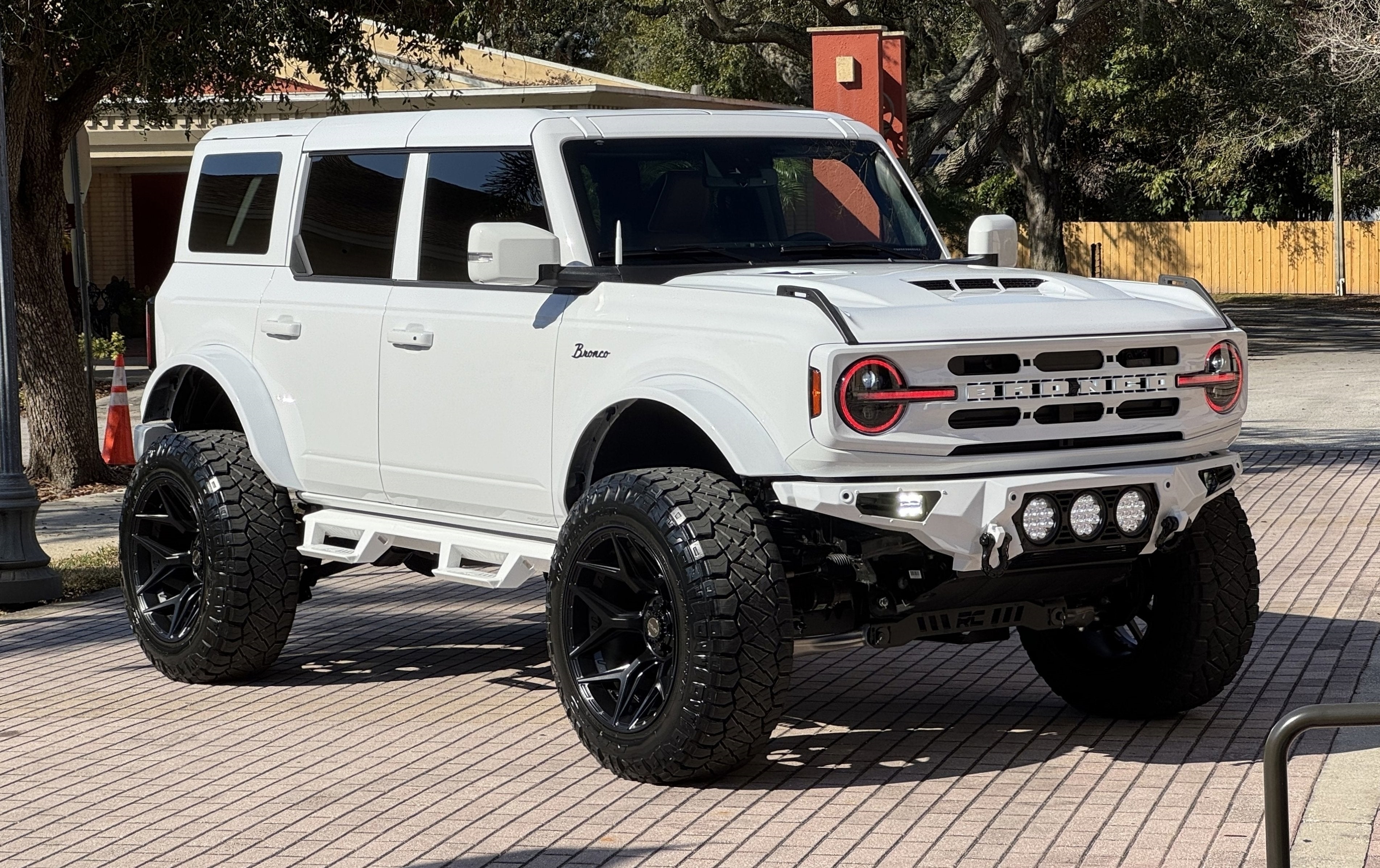 2024 Ford Bronco Outer Banks V6 Luxury Package Custom Lifted