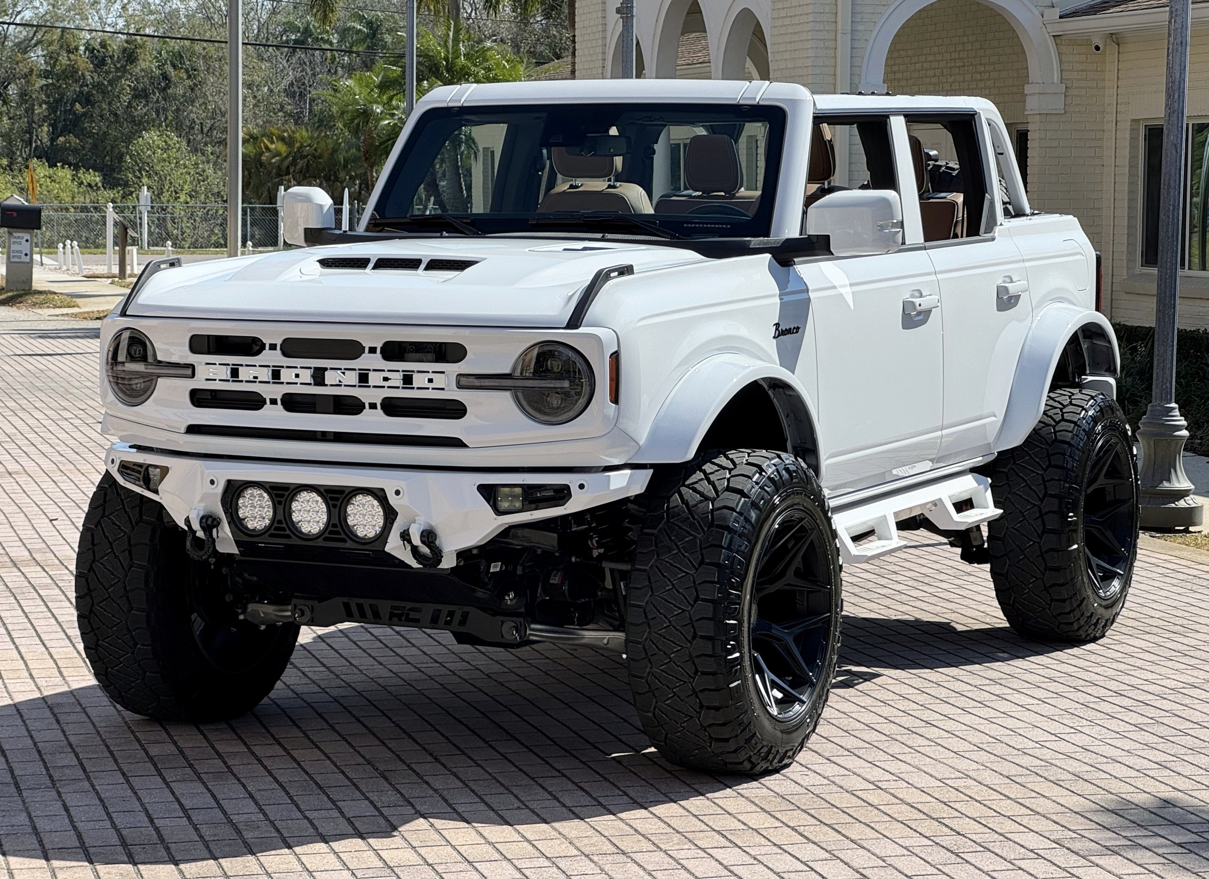 2024 Ford Bronco Outer Banks V6 Luxury Package Custom Lifted
