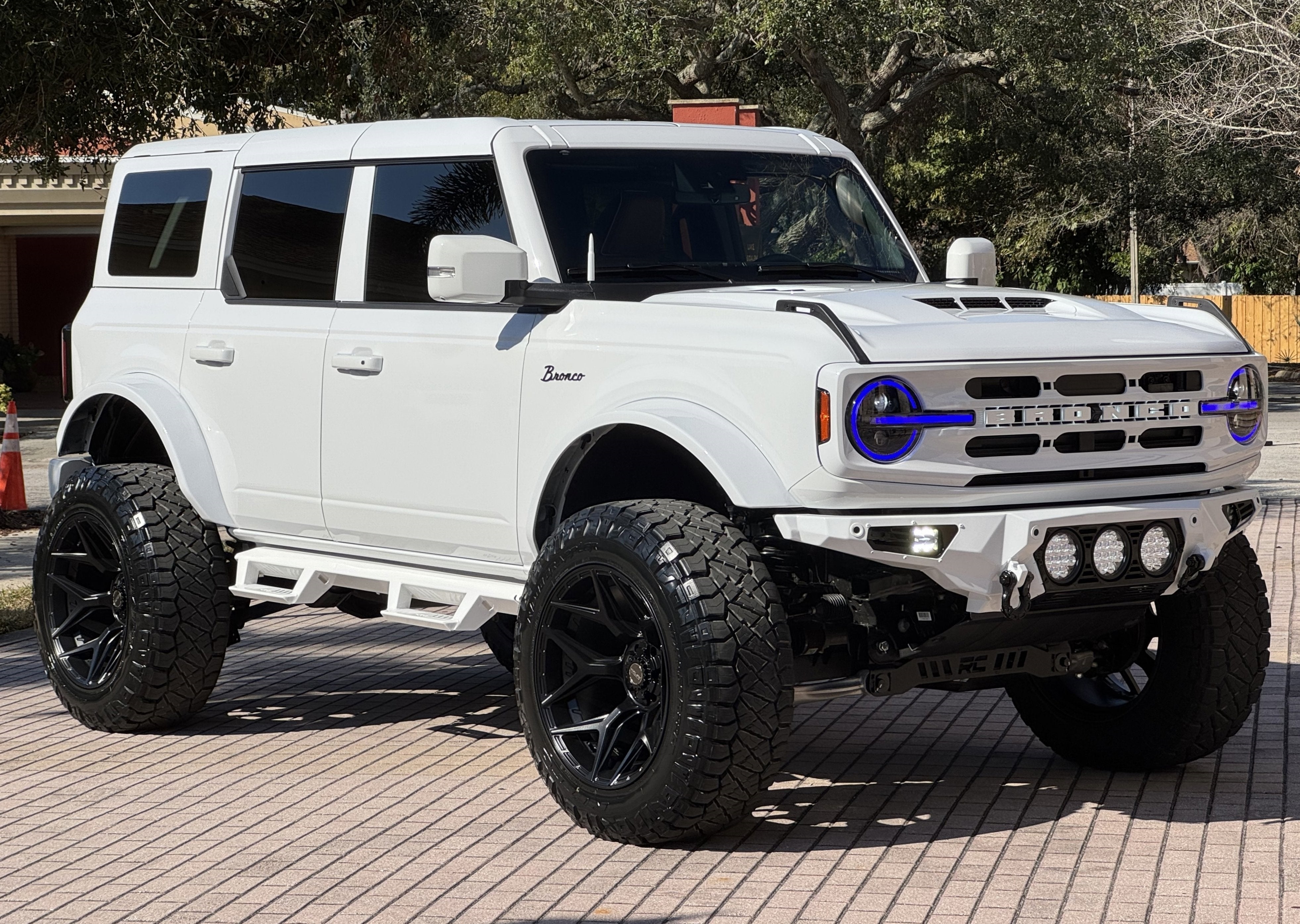 2024 Ford Bronco Outer Banks V6 Luxury Package Custom Lifted