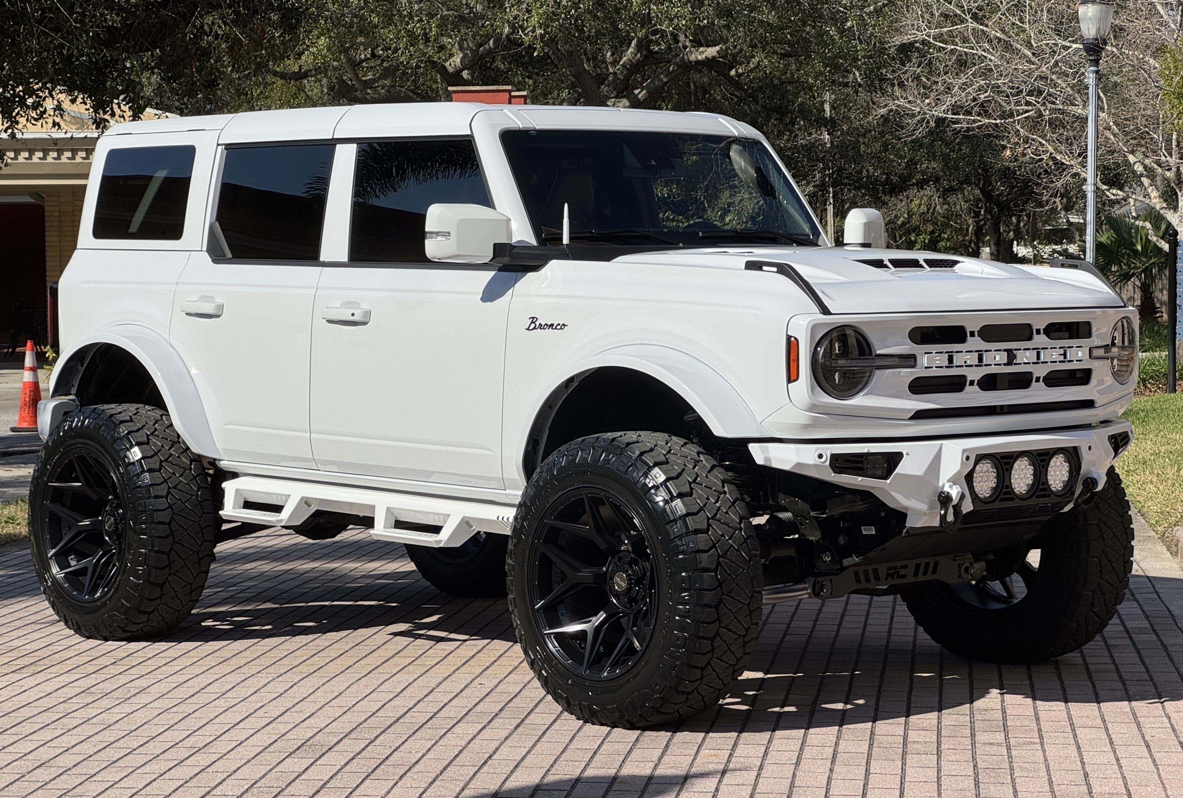 2024 Ford Bronco Outer Banks V6 Luxury Package Custom Lifted