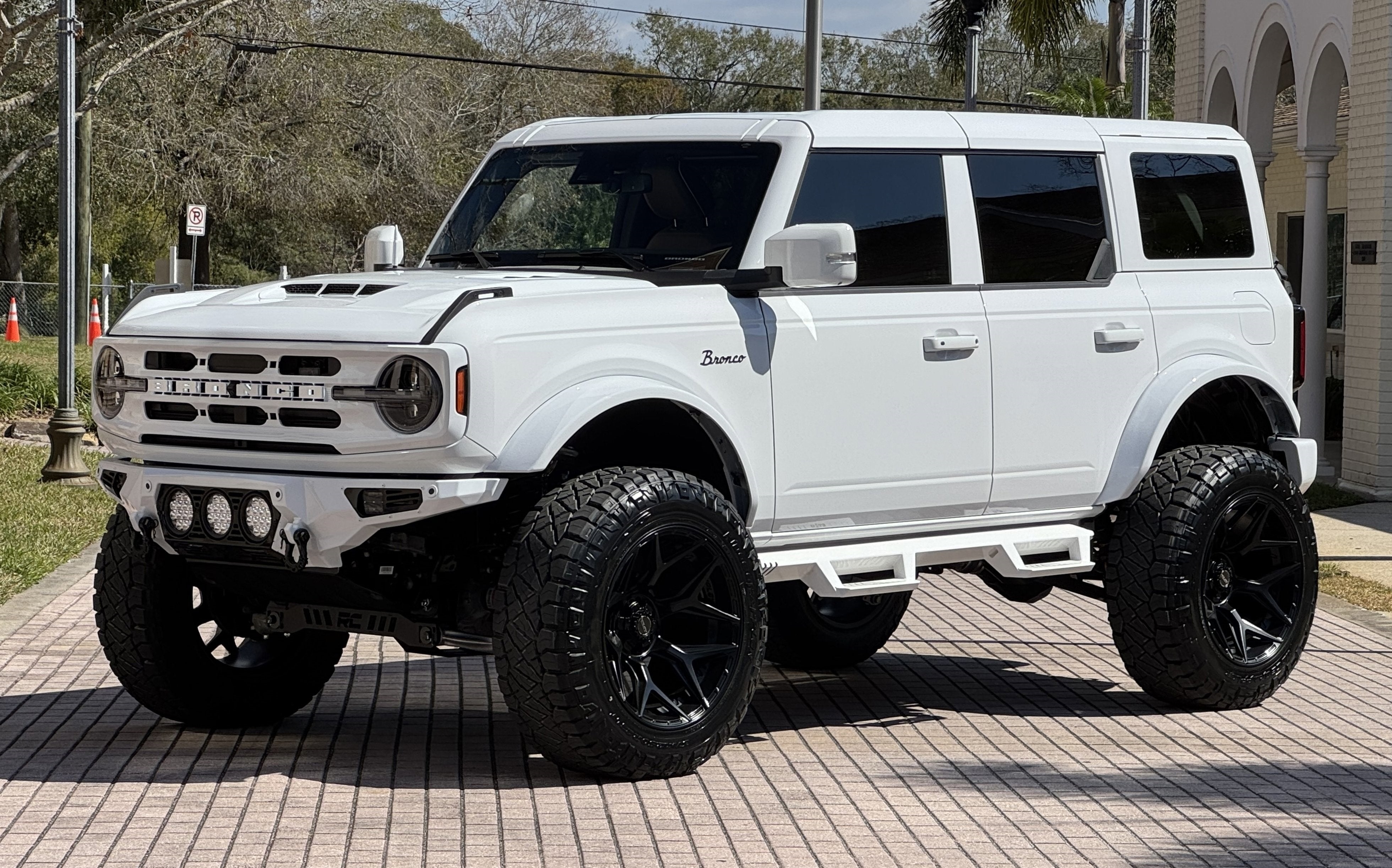 2024 Ford Bronco Outer Banks V6 Luxury Package Custom Lifted