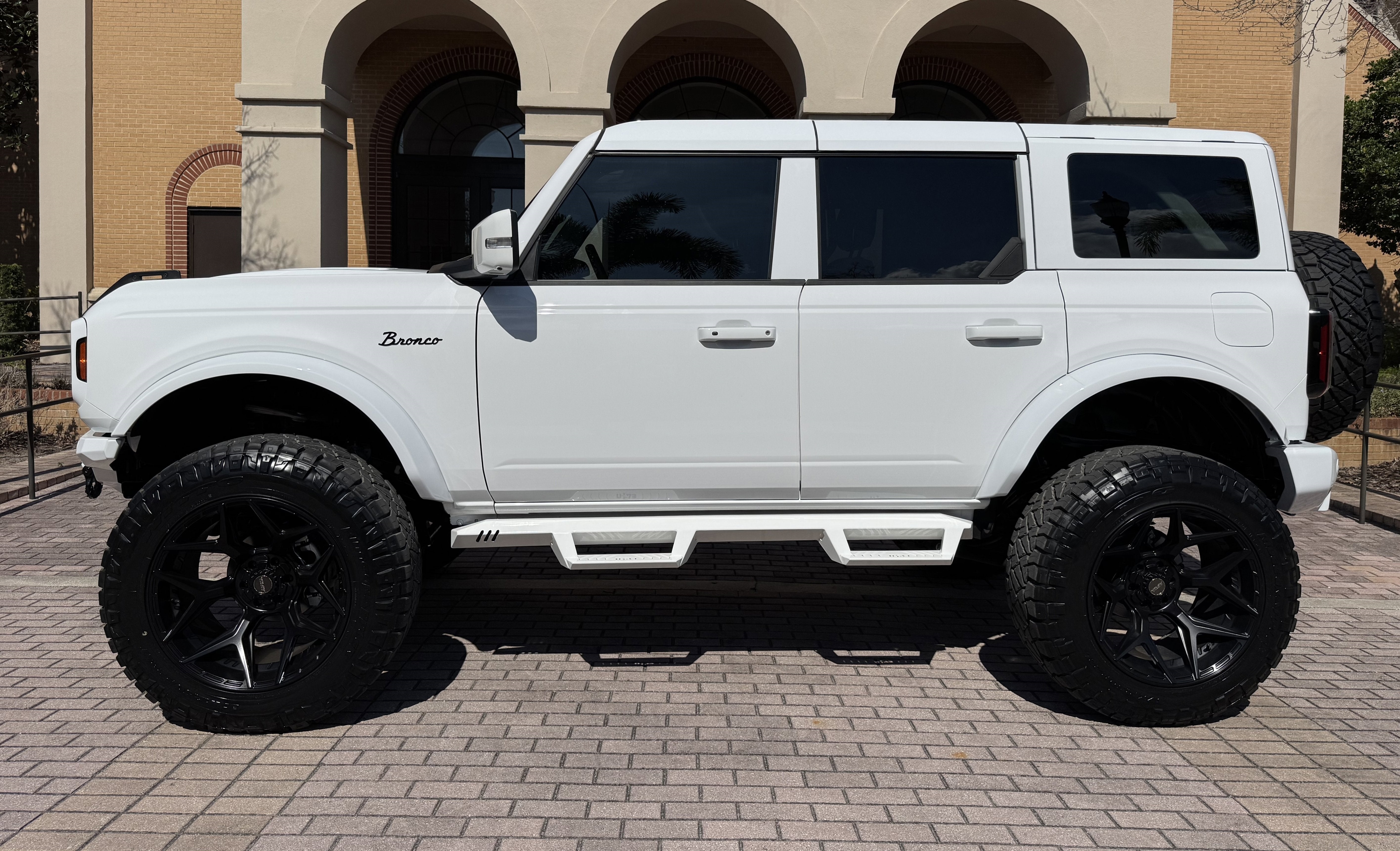 2024 Ford Bronco Outer Banks V6 Luxury Package Custom Lifted