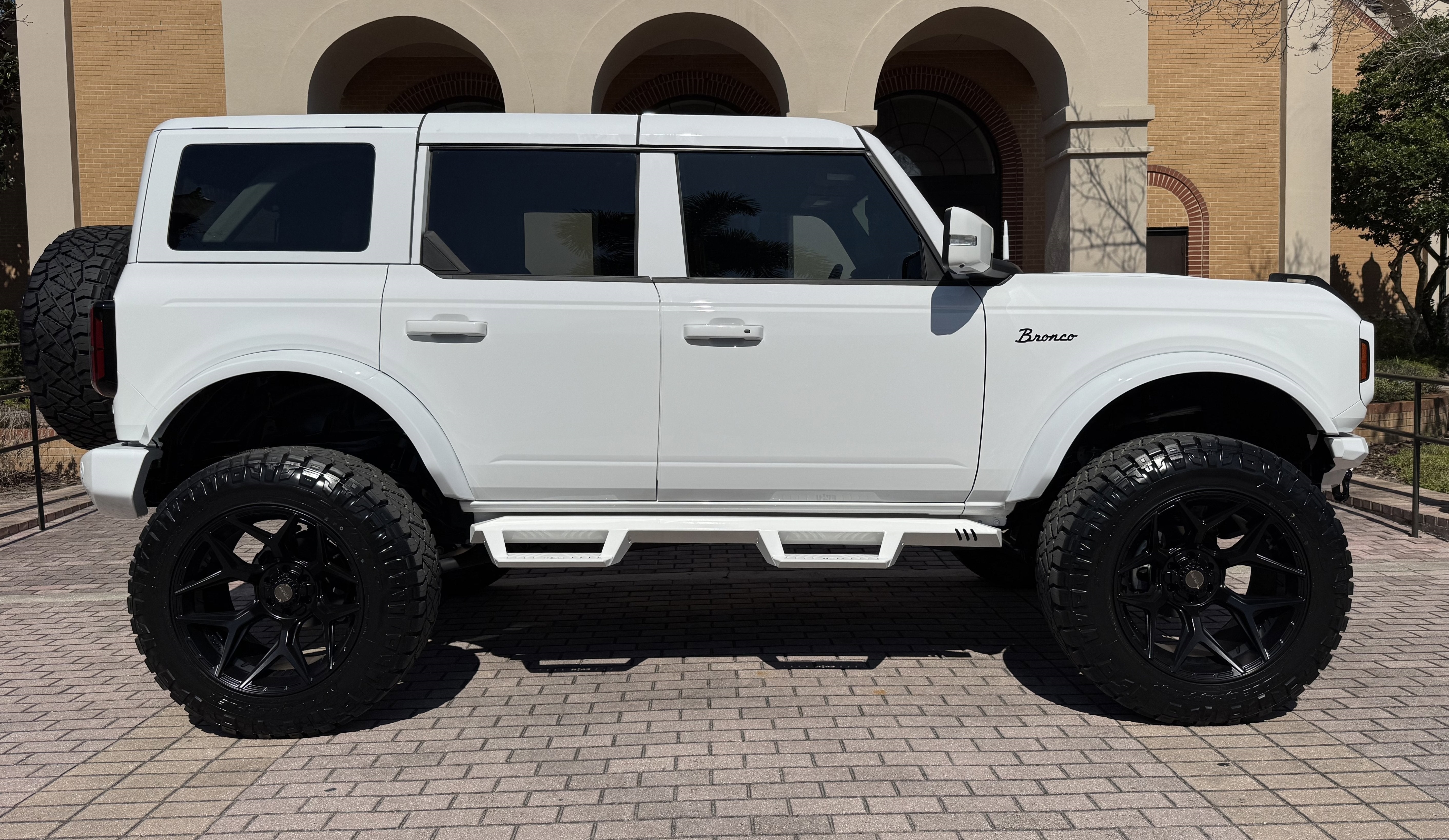 2024 Ford Bronco Outer Banks V6 Luxury Package Custom Lifted
