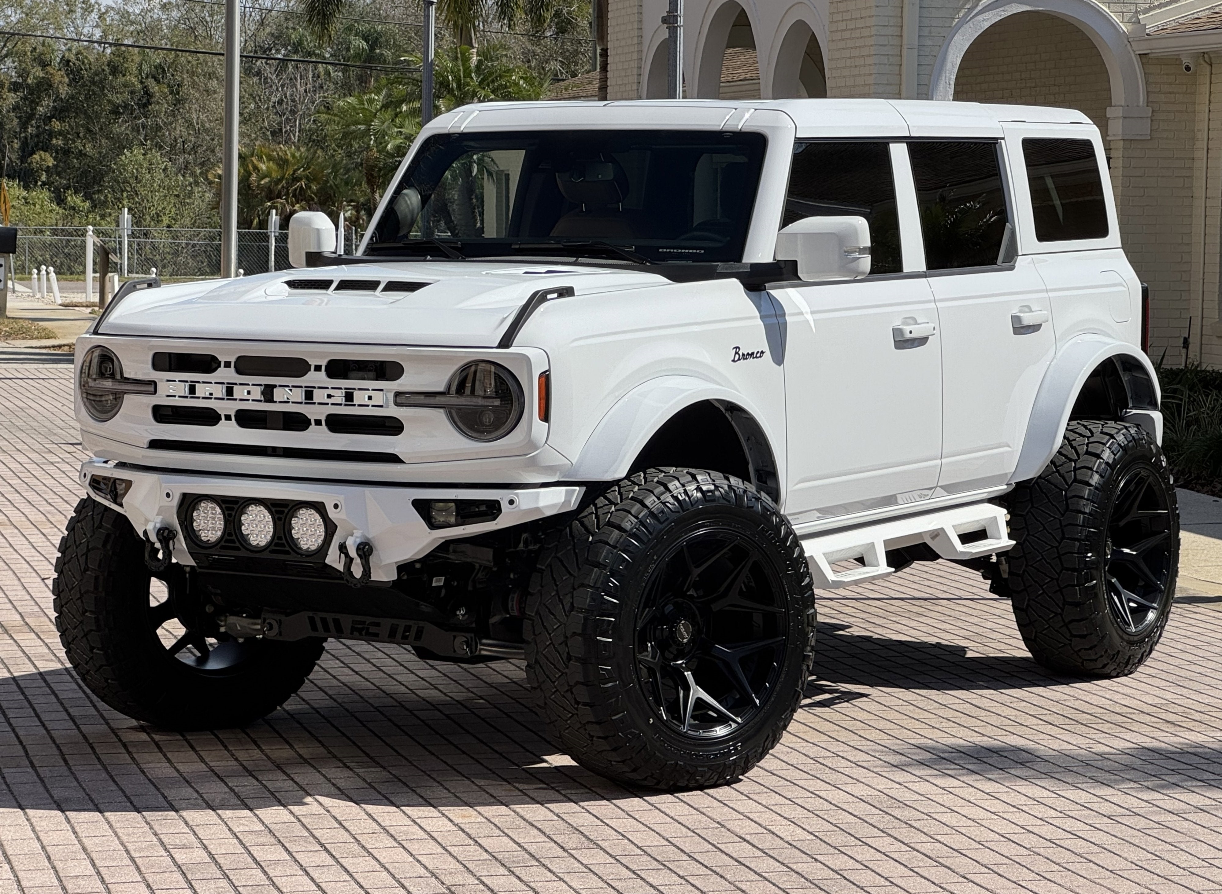 2024 Ford Bronco Outer Banks V6 Luxury Package Custom Lifted