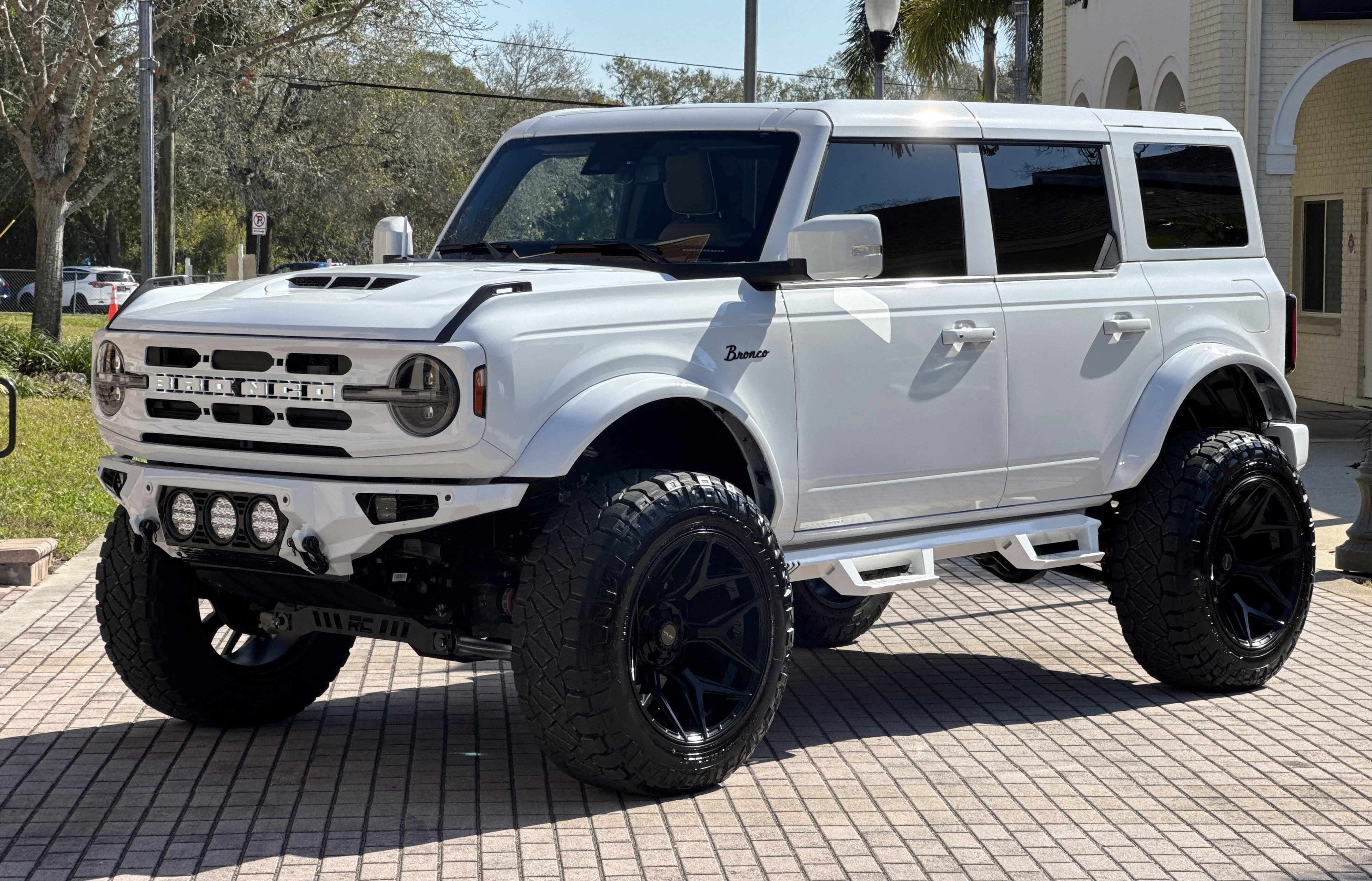 2024 Ford Bronco Outer Banks V6 Luxury Package Custom Lifted