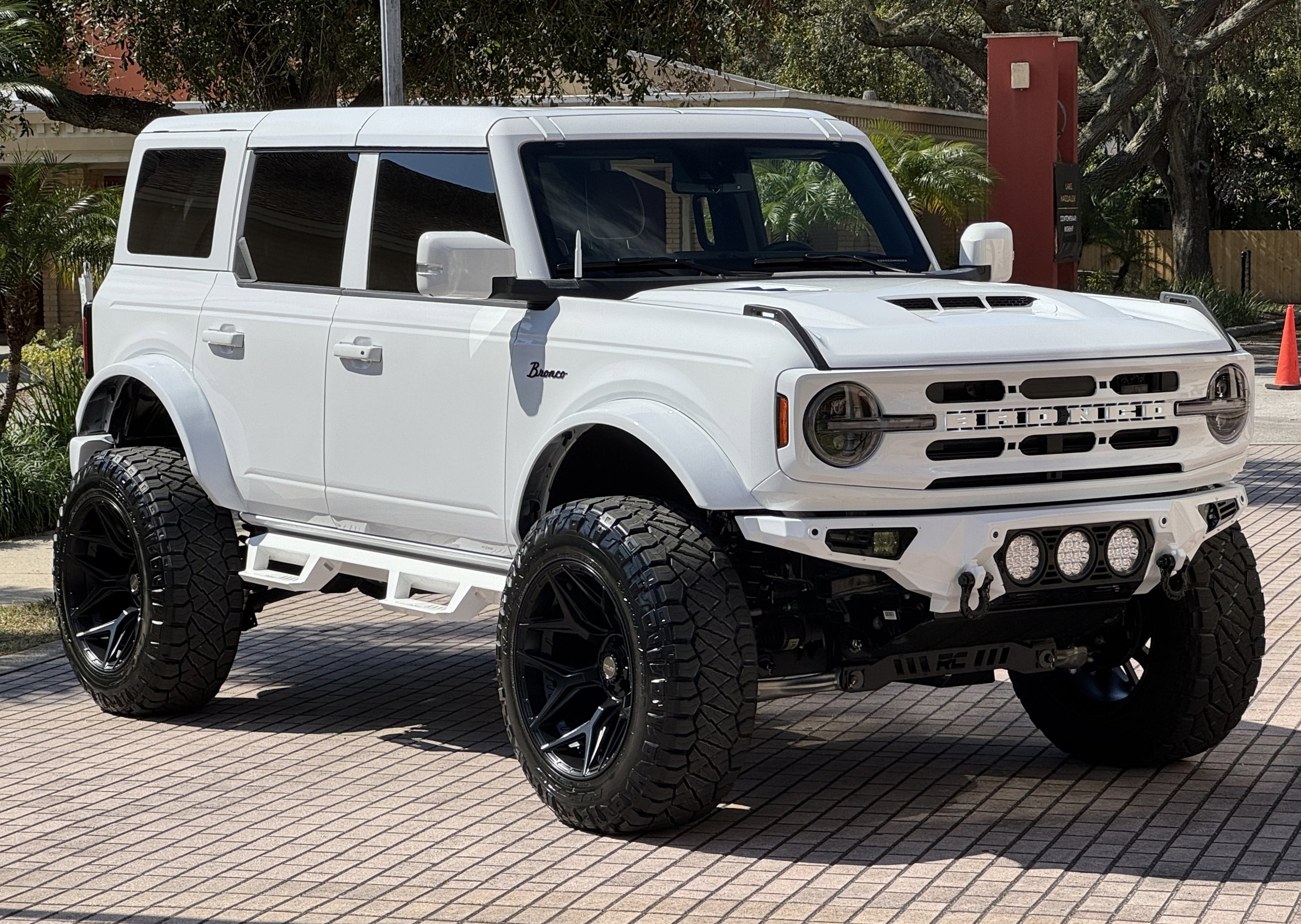 2024 Ford Bronco Outer Banks V6 Luxury Package Custom Lifted
