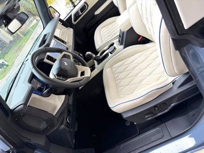 2025 Ford Bronco V6 Wimbledon White & Azure Retro Outer Banks Custom Lifted